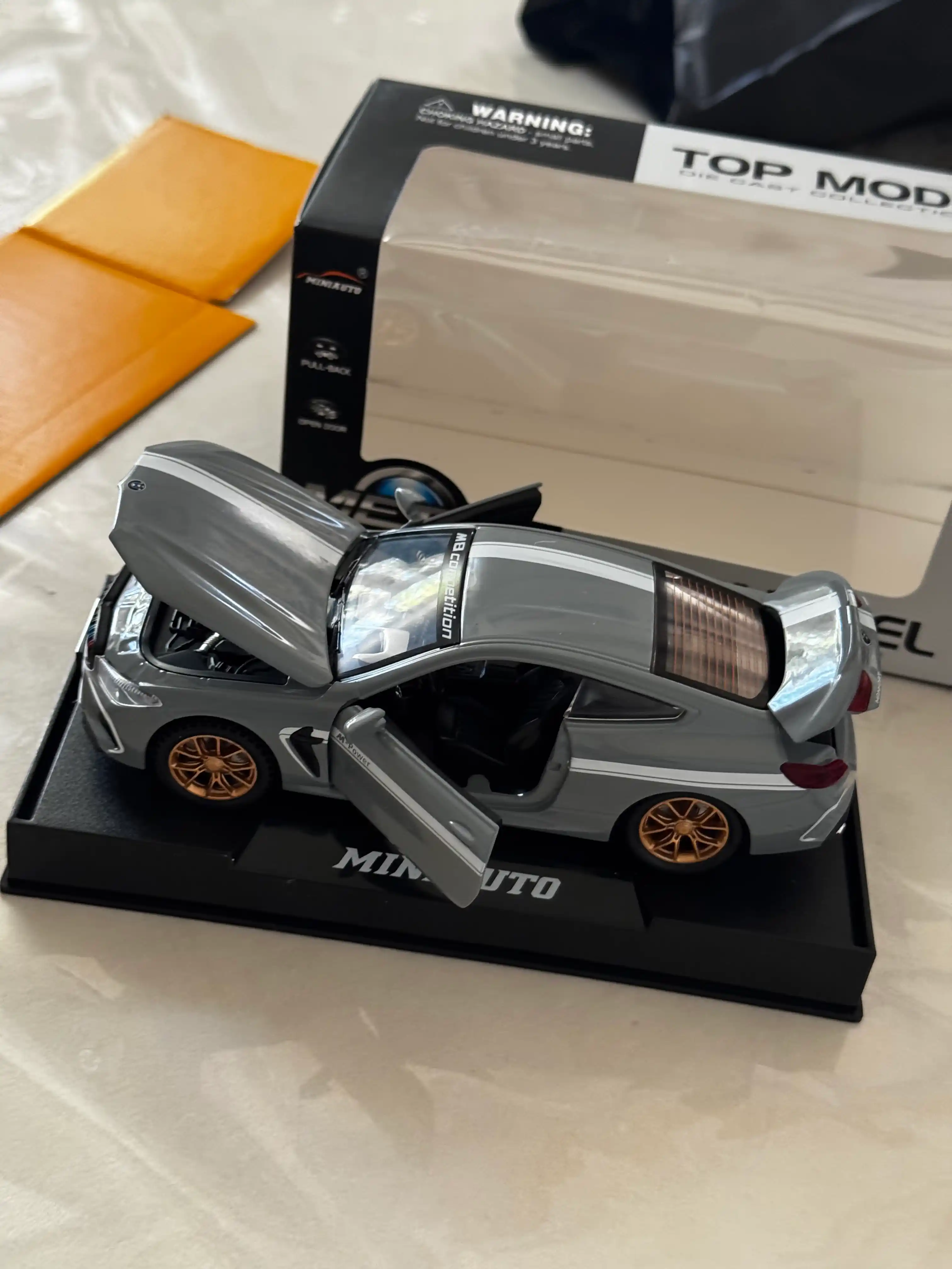 Metall mashina BMW M8 Thunder M, 1:32