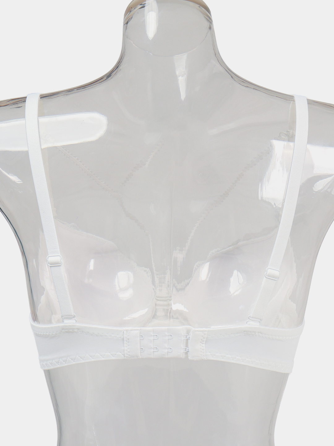 Ayollarning cheksiz janglari ringda lesbiyanlarning buzuqligi bilan yakunlanadi.