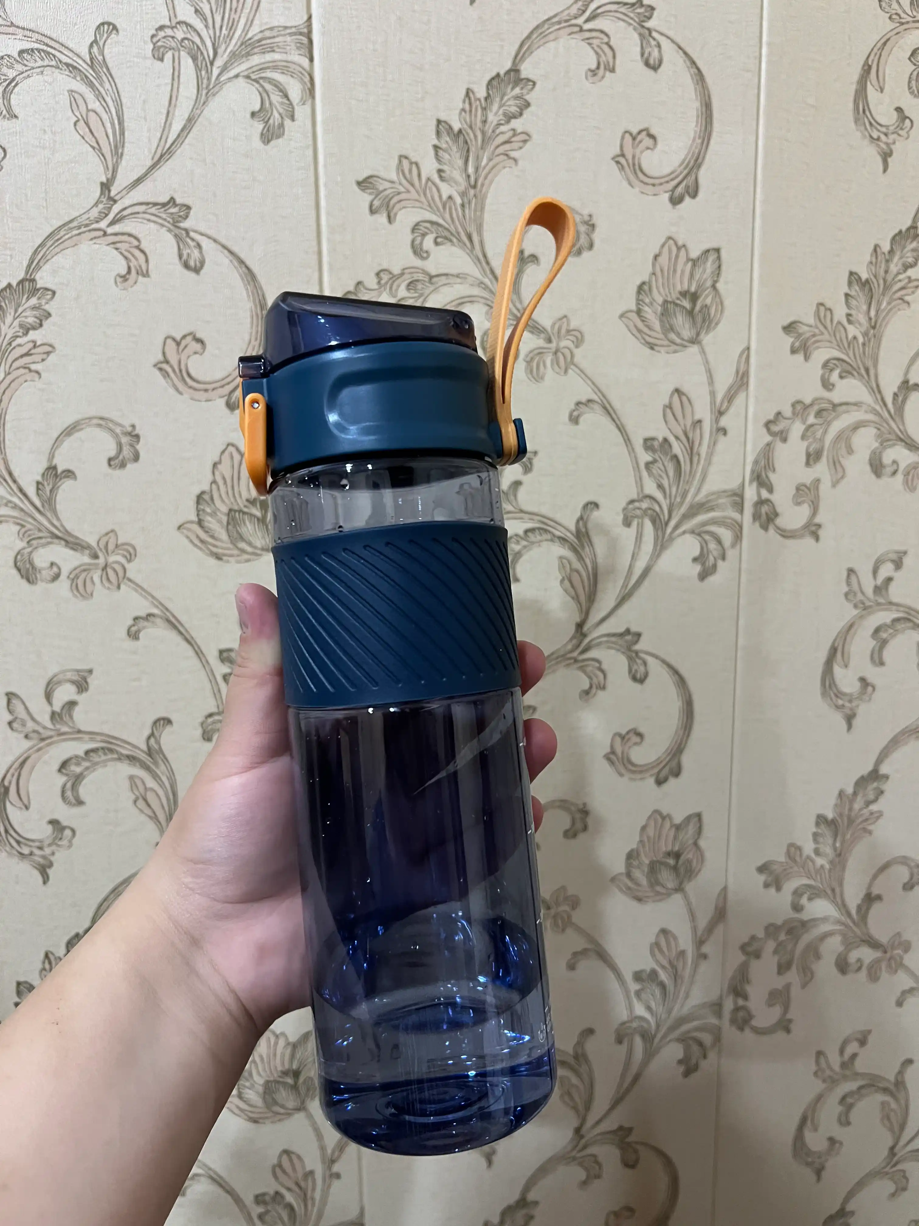 Suv uchun sport idishi, silikon belbog' va qulf bilan, 780 ml