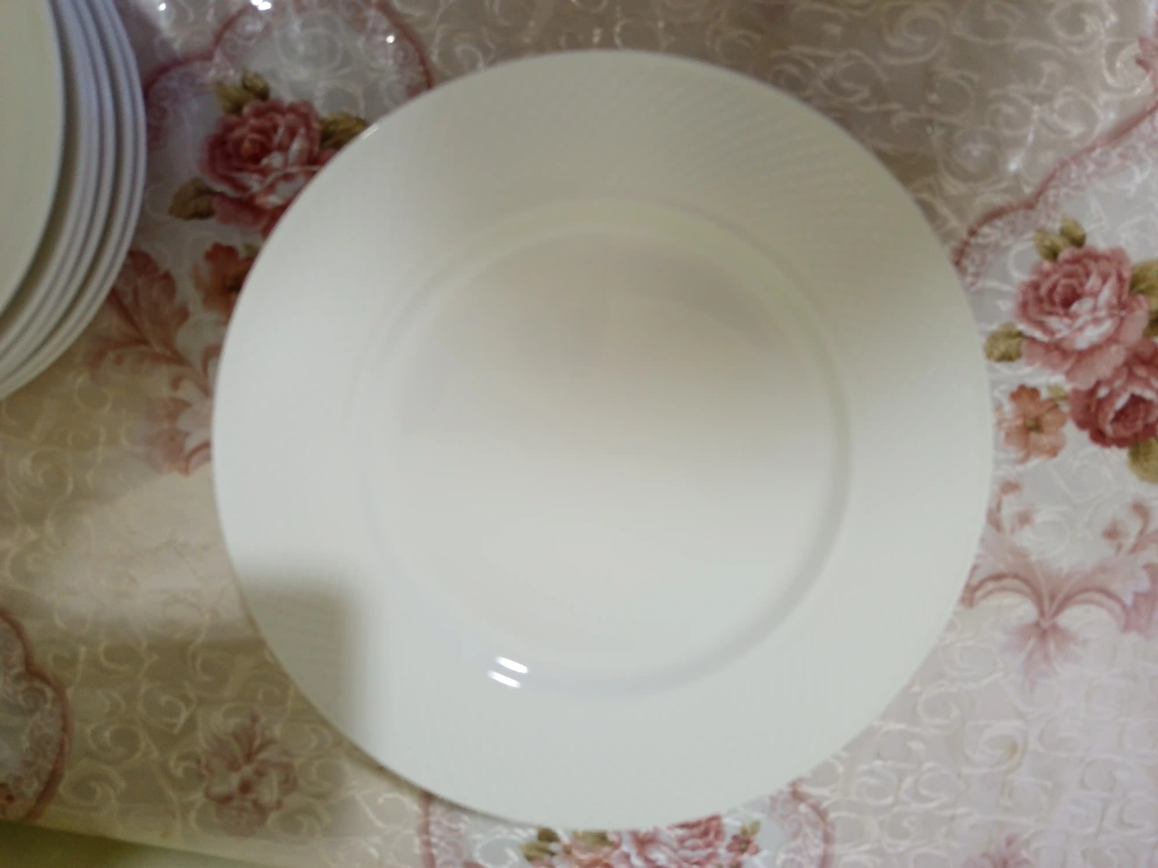PD2454 modeli bo‘yicha vafli naqshli yumaloq farfor likopcha