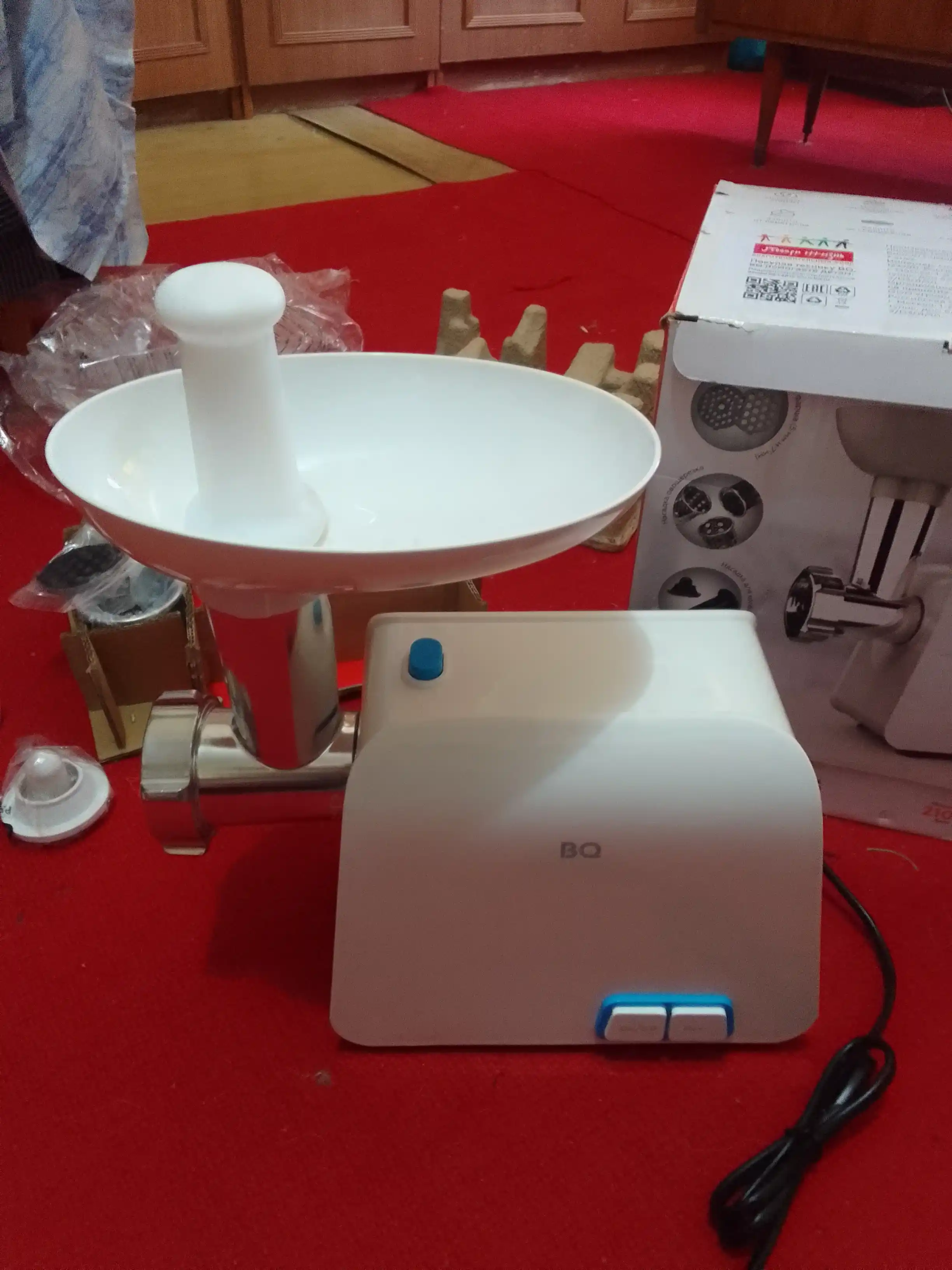 Elektr go'sht maydalagich BQ MG1004, yuqori quvvat 2100 Vt, 7 daqiqa uzluksiz ishlash