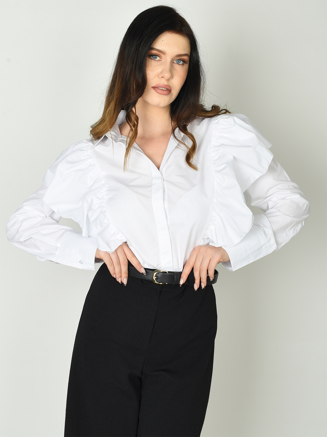 Ginekologning kabinetidagi porno: qinning yaqindan korinishi