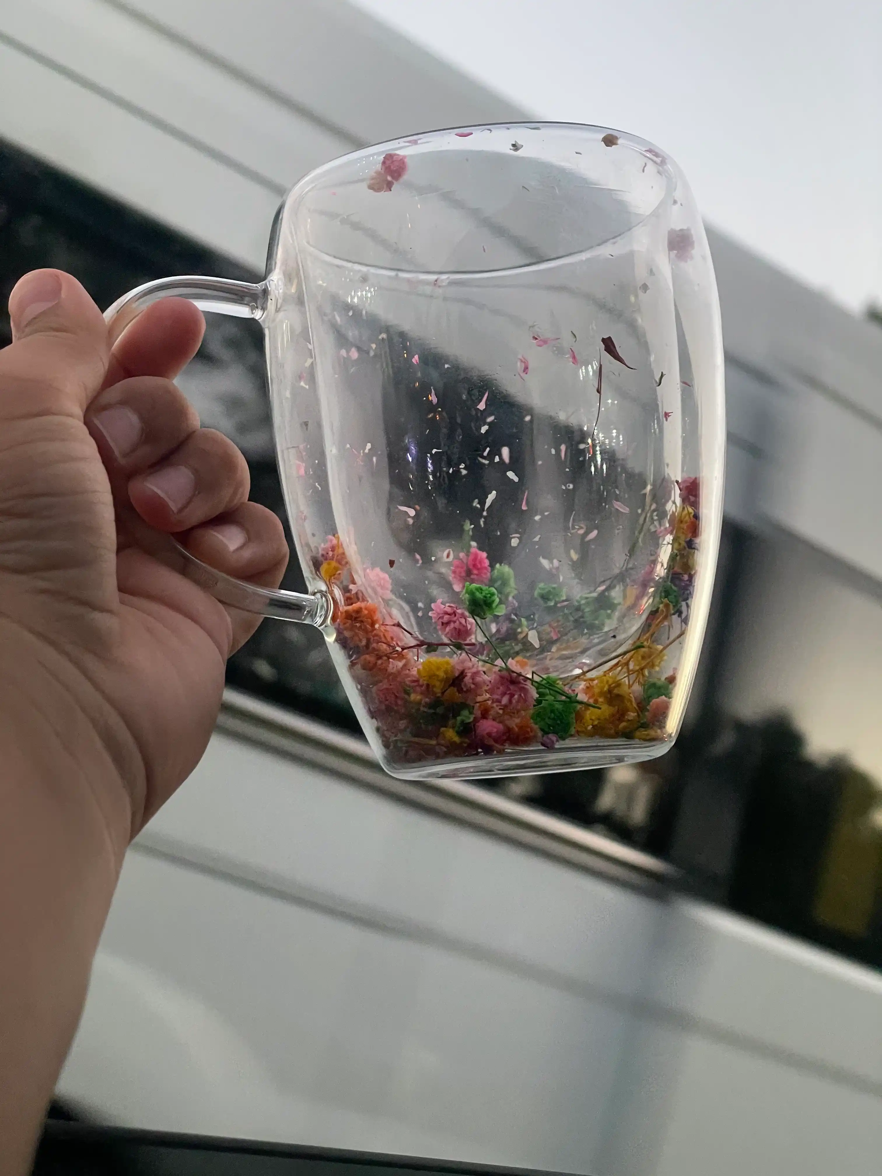 Shisha krujka, ikki devorli va gulli