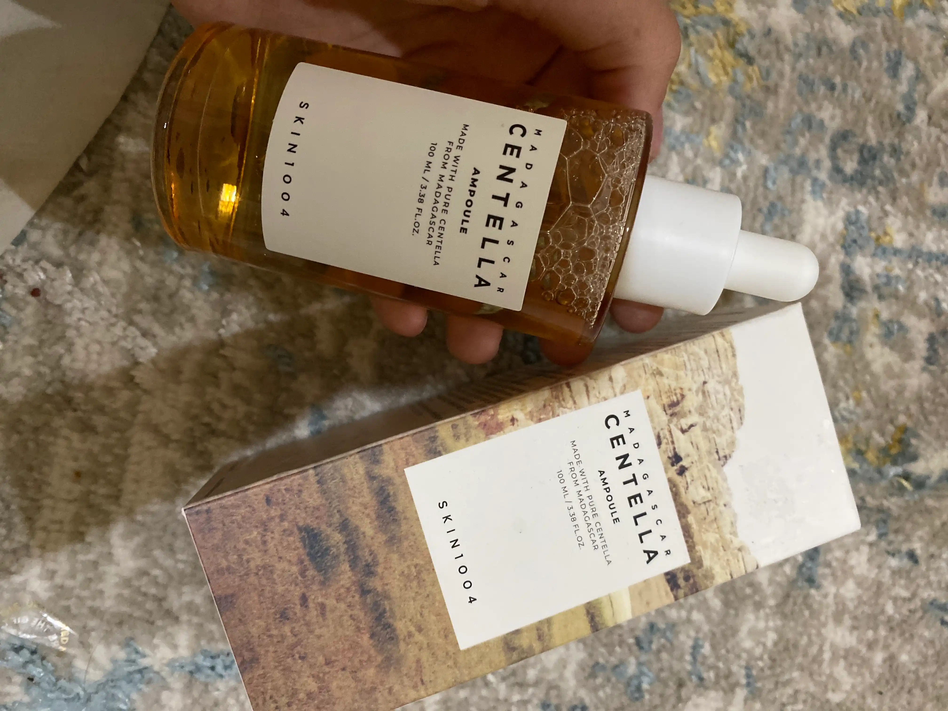 Tinchlantiruvchi ampulali zardob SKIN 1004 Madagascar Centella Tea-Trica  Ampoule, 100 ml