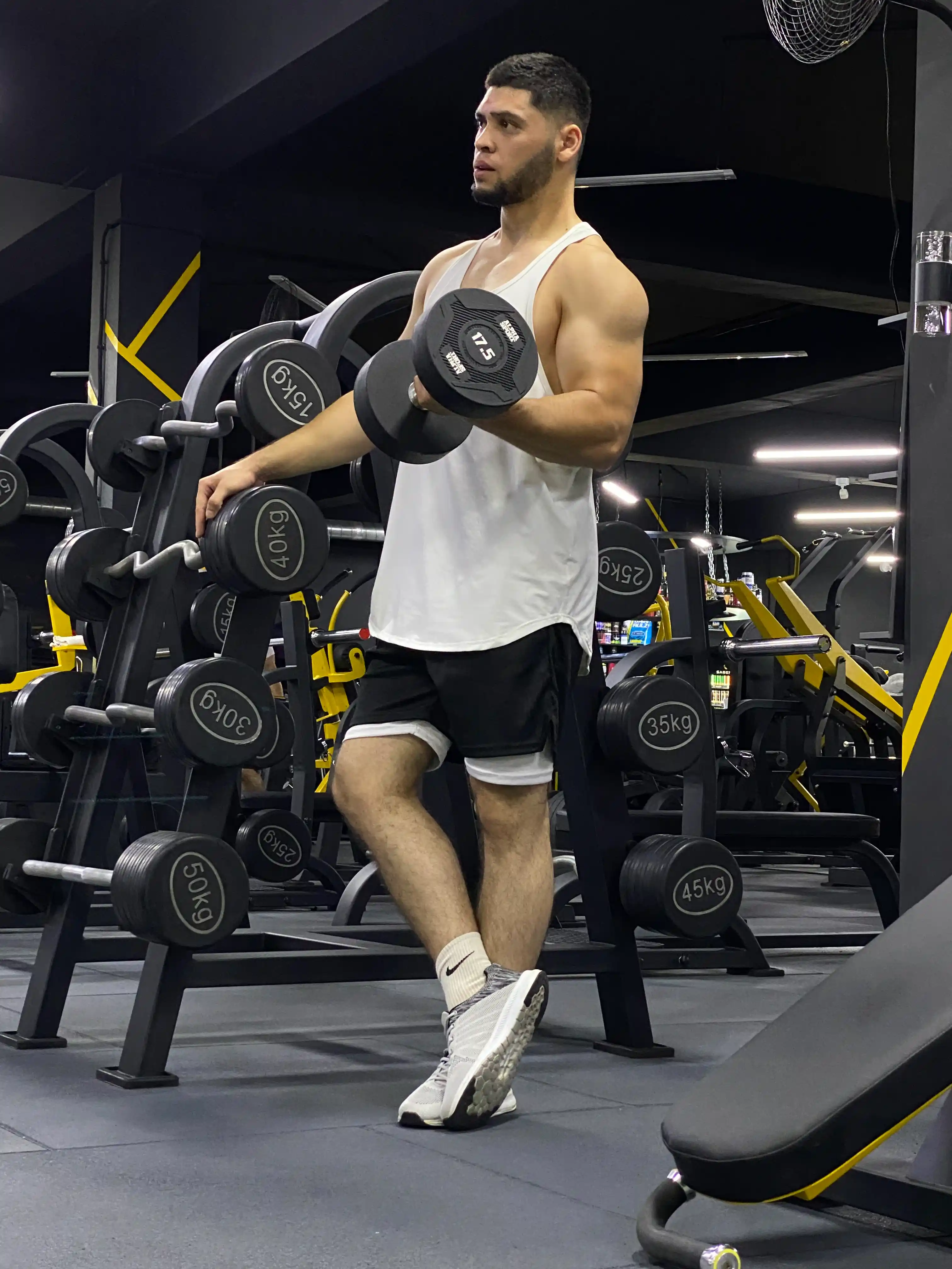 Erkaklar shortigi, ikki qavatli, mashq qilish, yugurish va fitnes uchun