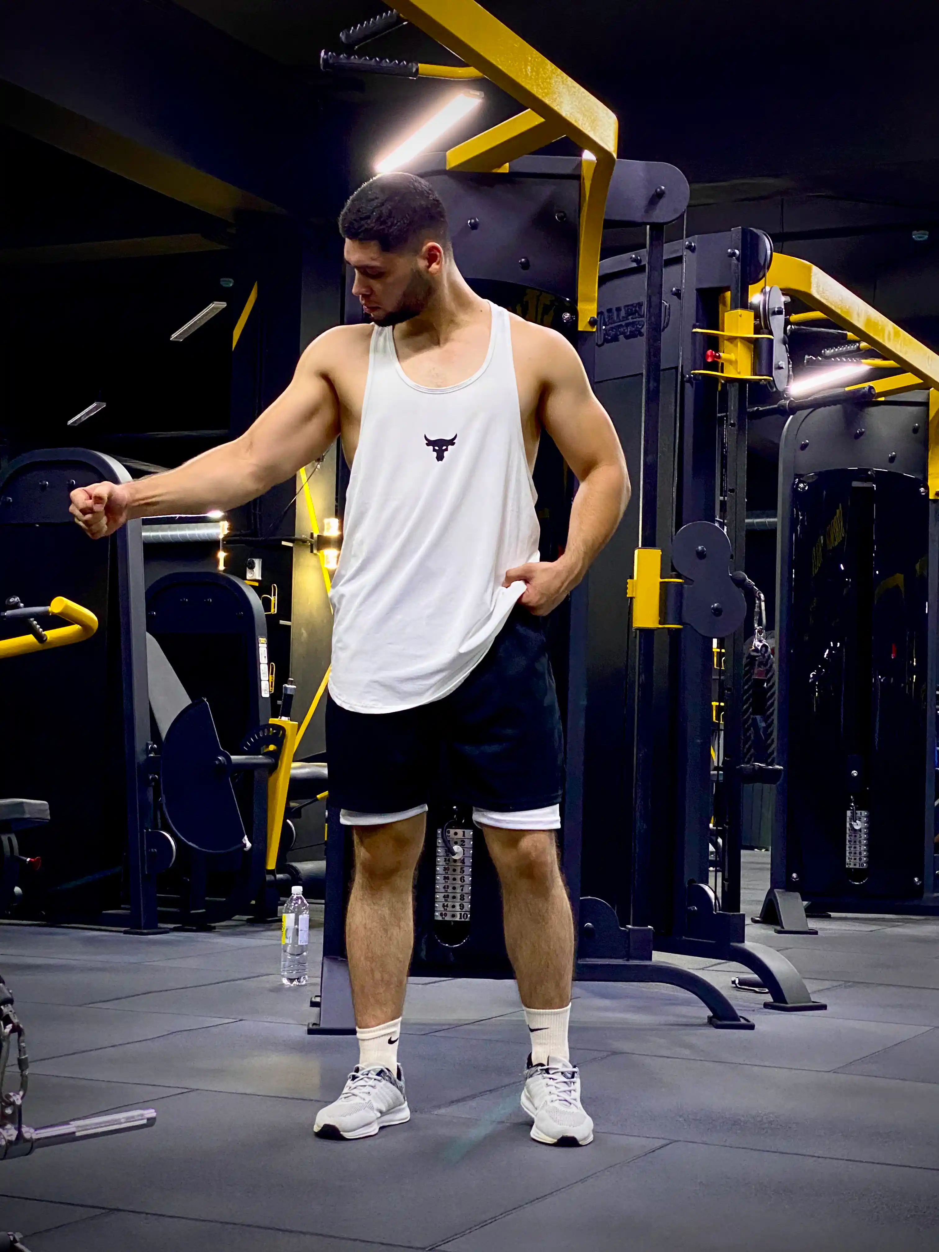 Erkaklar shortigi, ikki qavatli, mashq qilish, yugurish va fitnes uchun