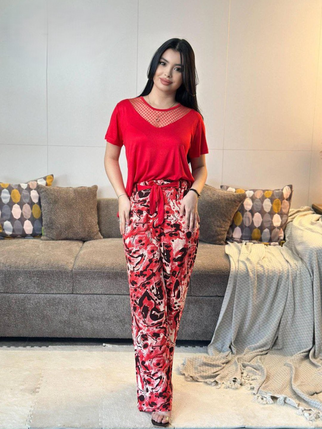 Pastdan pantiesdagi katta olchamli ayollarning foto galereyasi Pastdan pantiesdagi katta olchamli ayollarning foto galereyasi