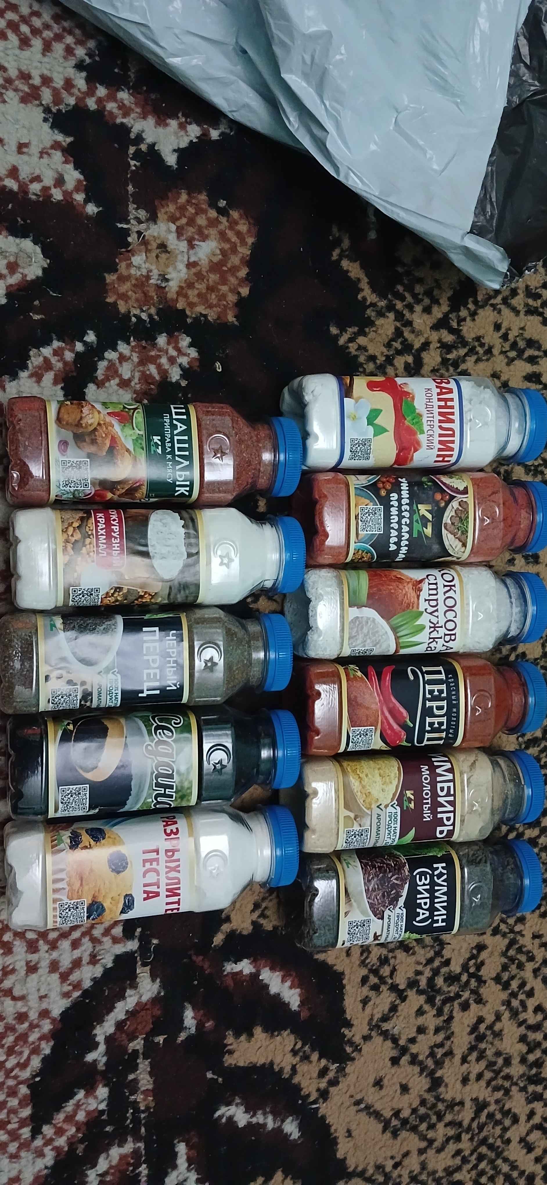 Специи, тмин, черный перец, куркума, корица