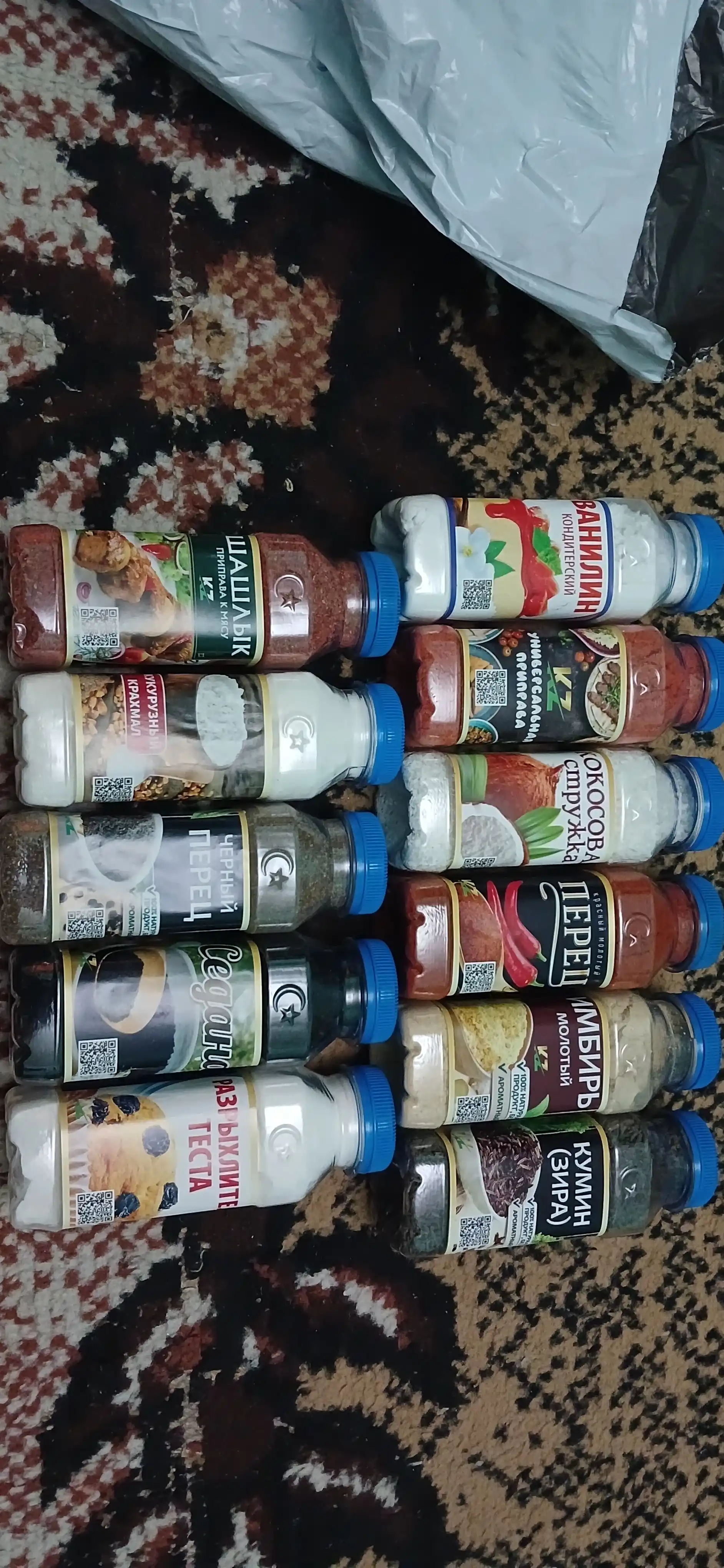 Специи, тмин, черный перец, куркума, корица