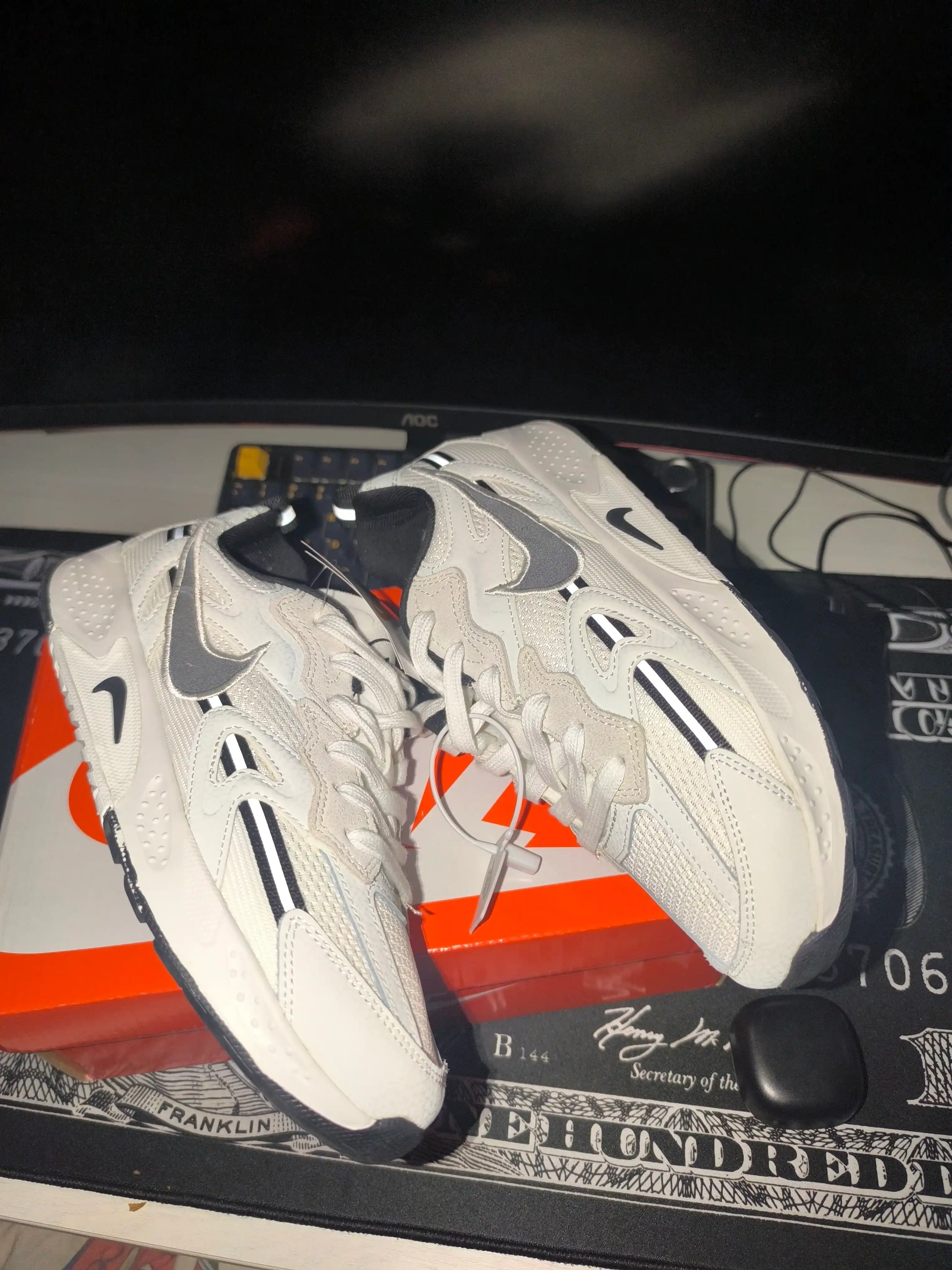 Erkaklar, ayollar, o‘smirlar krossovkalari Nike JAM, zal uchun, sport uchun, 41–45