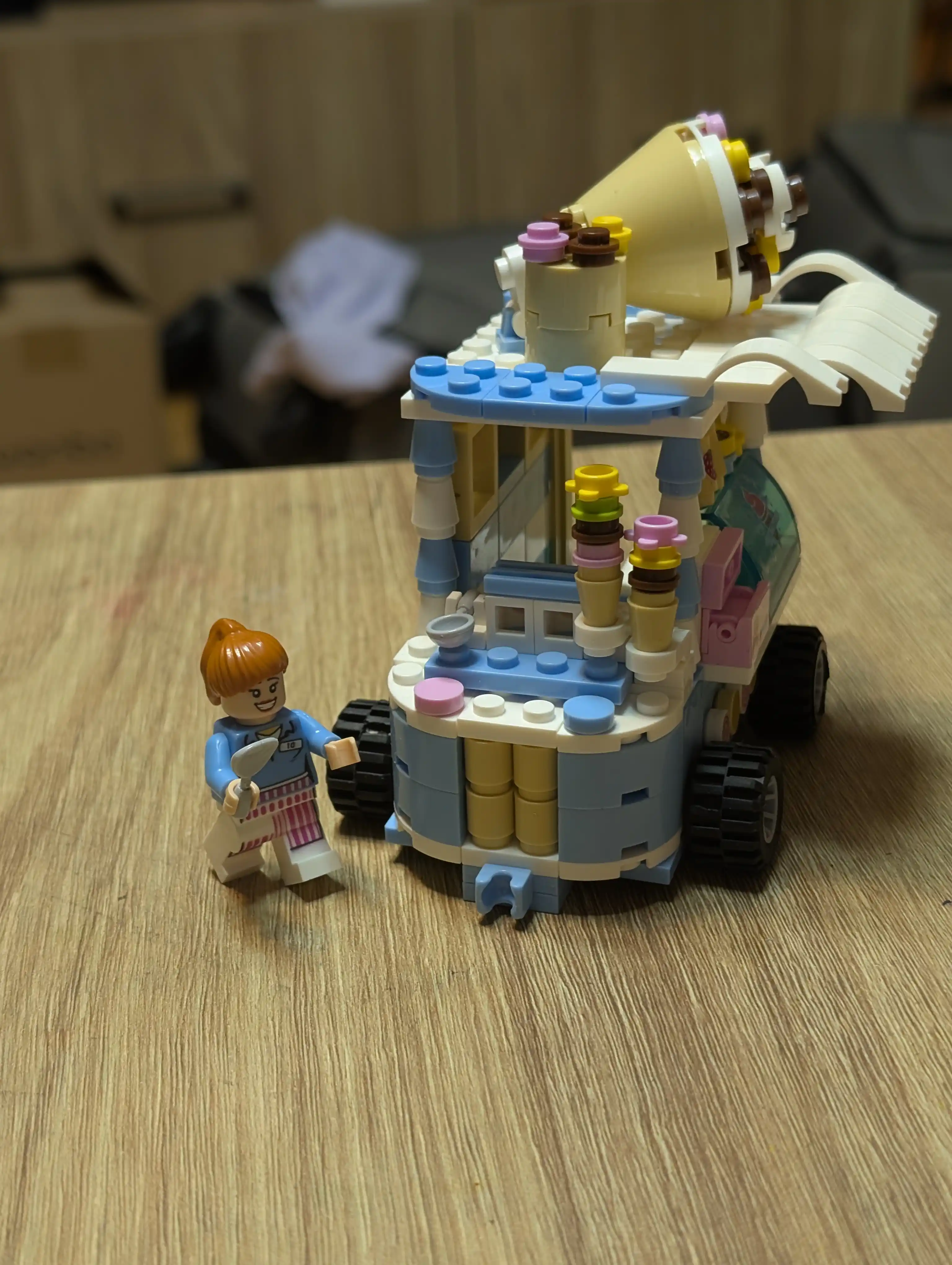 LEGO "G'ildirakdagi do'kon" konstruktor
