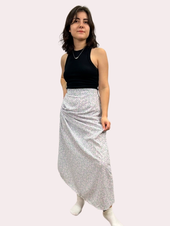 Astarli uzun ayollar yubkasi, standart o'lchamli, elastik kamar