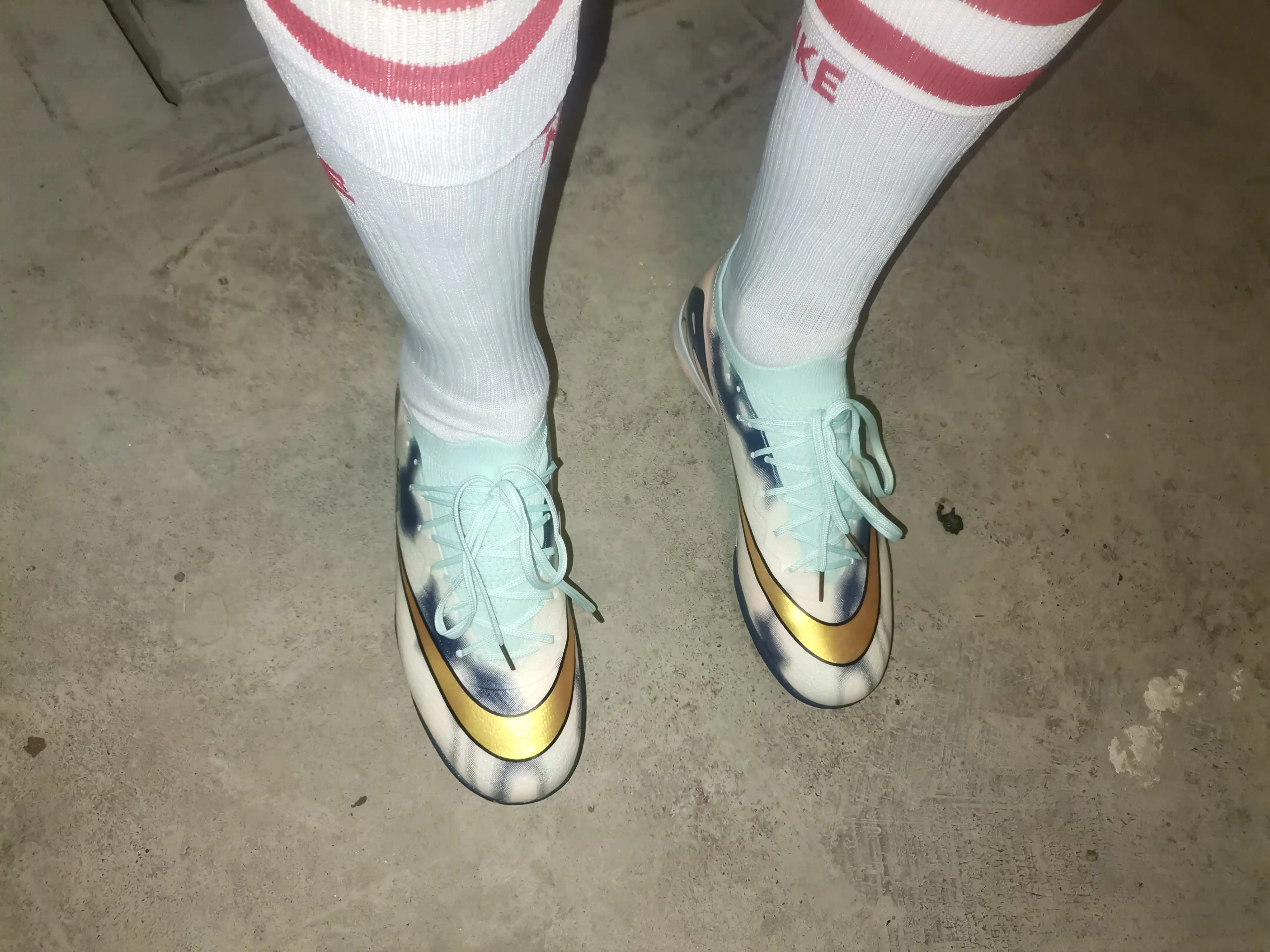 Professional butsi va sorokonojkalar, futbol uchun qirq oyoqli butsi, erkaklar uchun