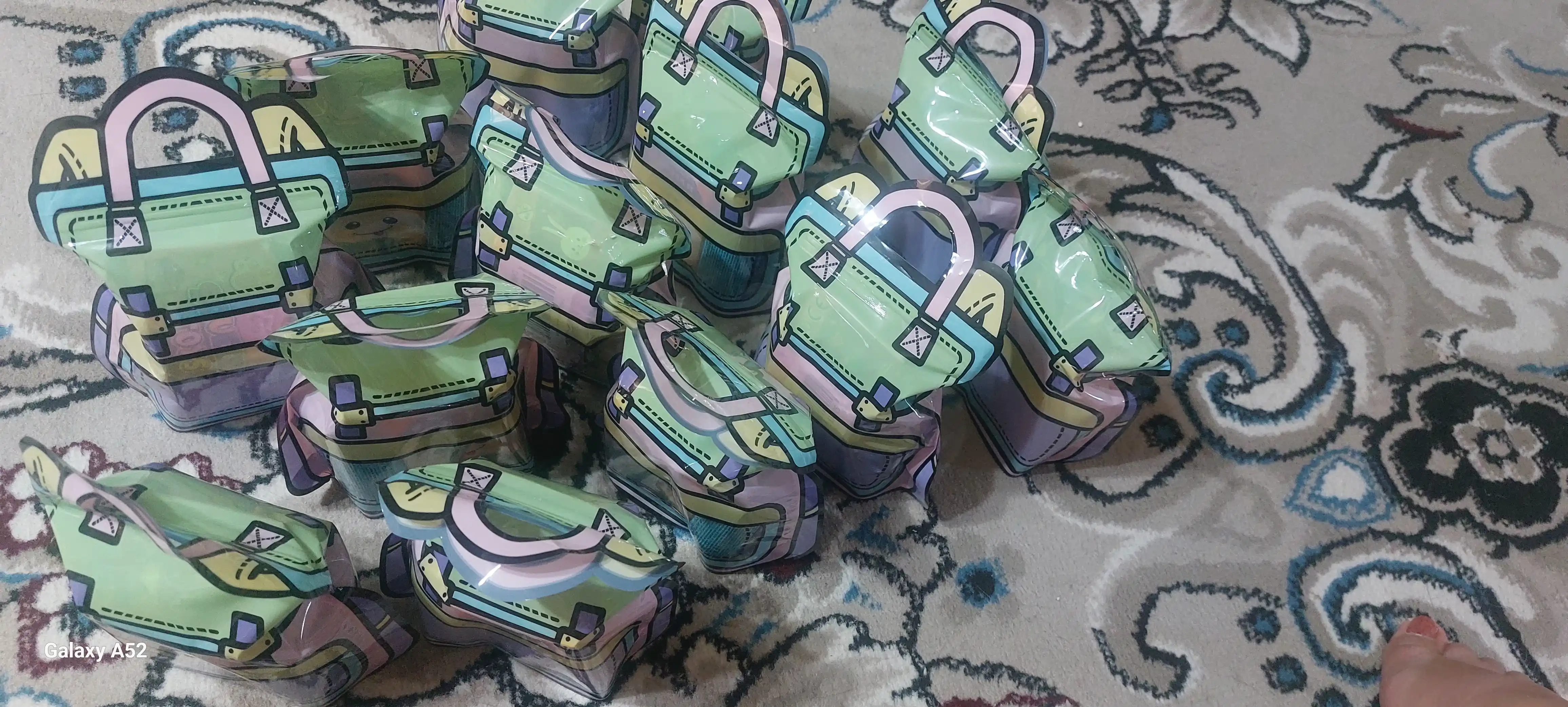 Bolalar bogchasi va maktab uchun sovga paketlari  shirinlik va konfetlar uchun.21x18sm