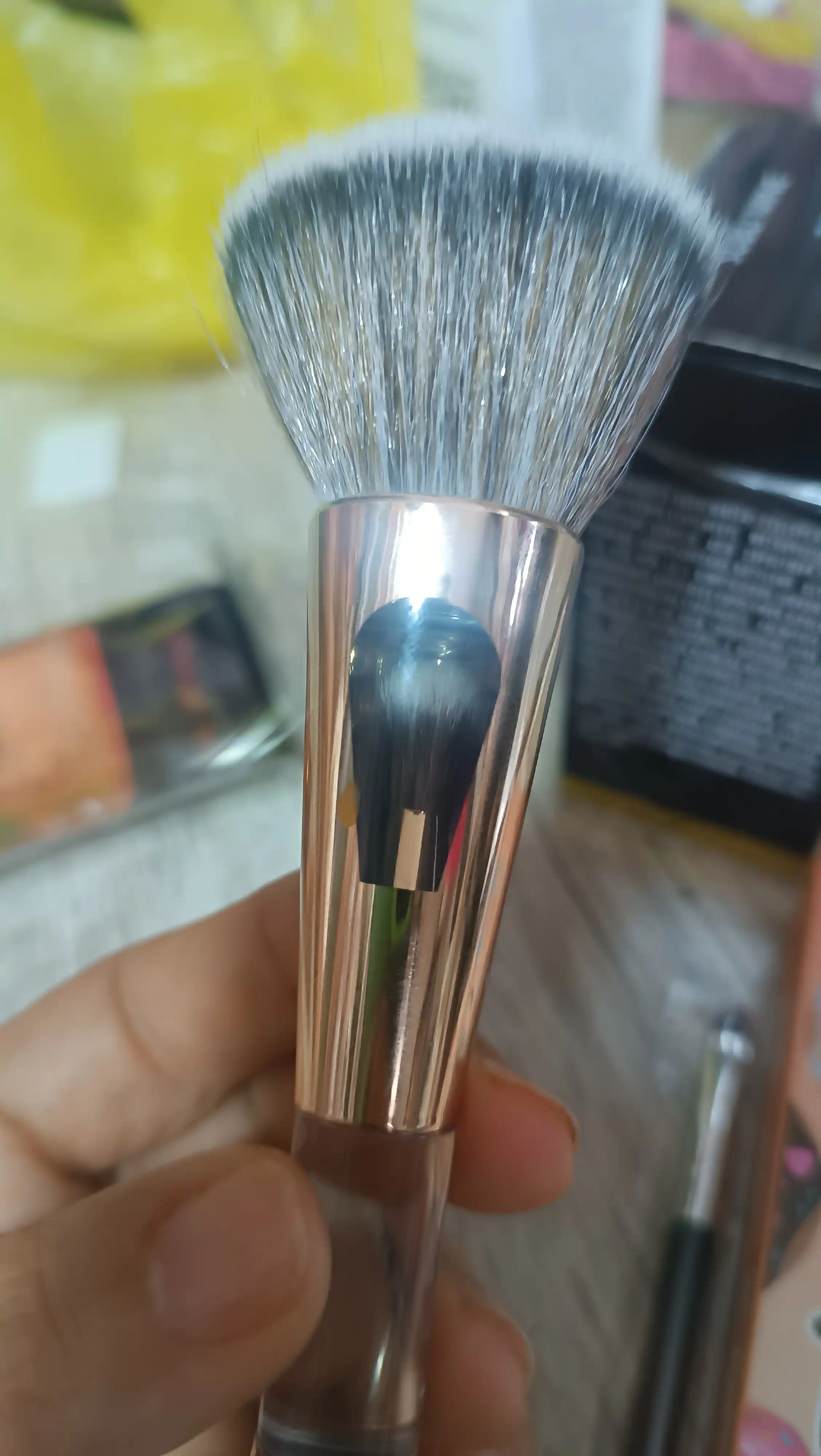 Кисть для макияжа