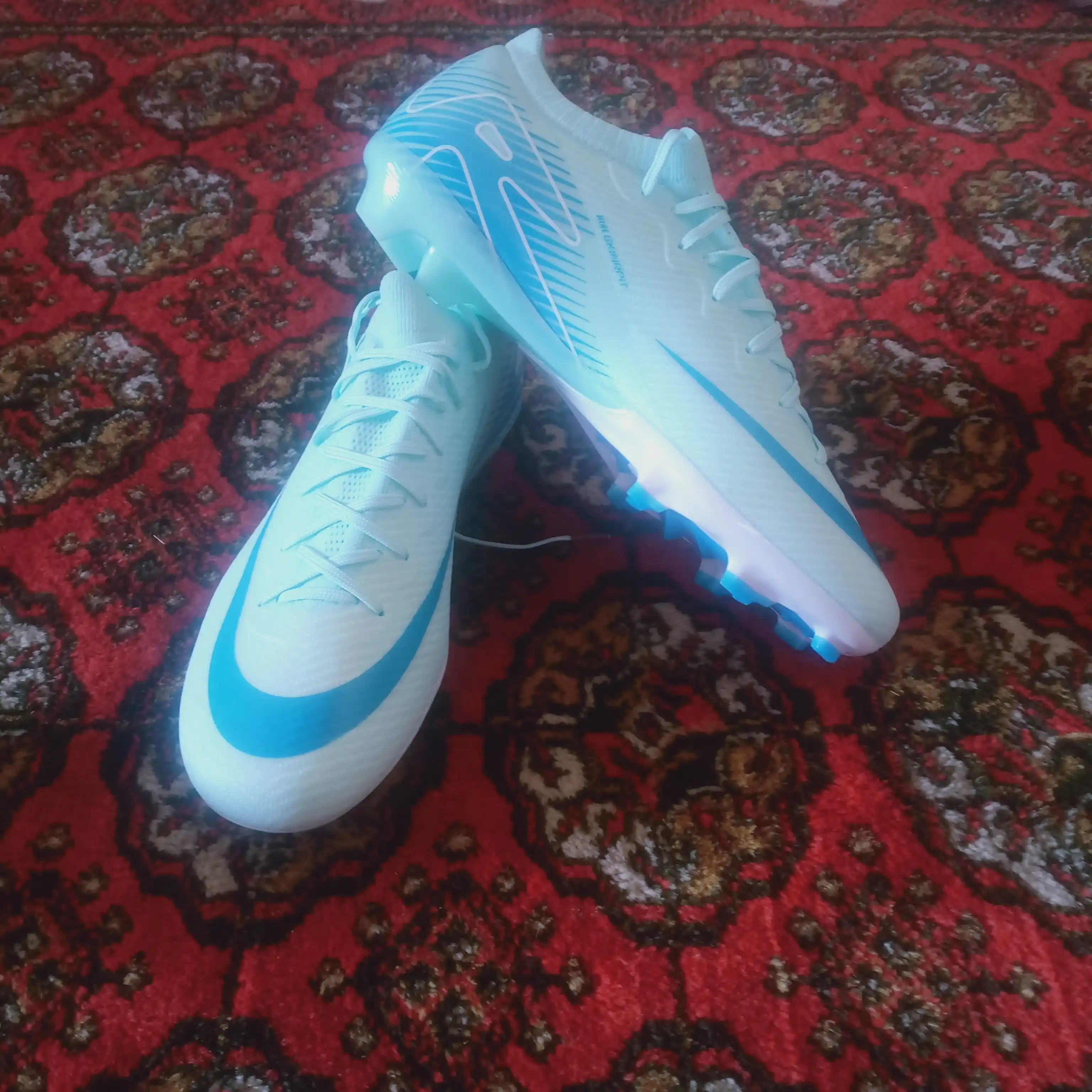 Professional butsi va sorokonojkalar, futbol uchun qirq oyoqli butsi, erkaklar uchun