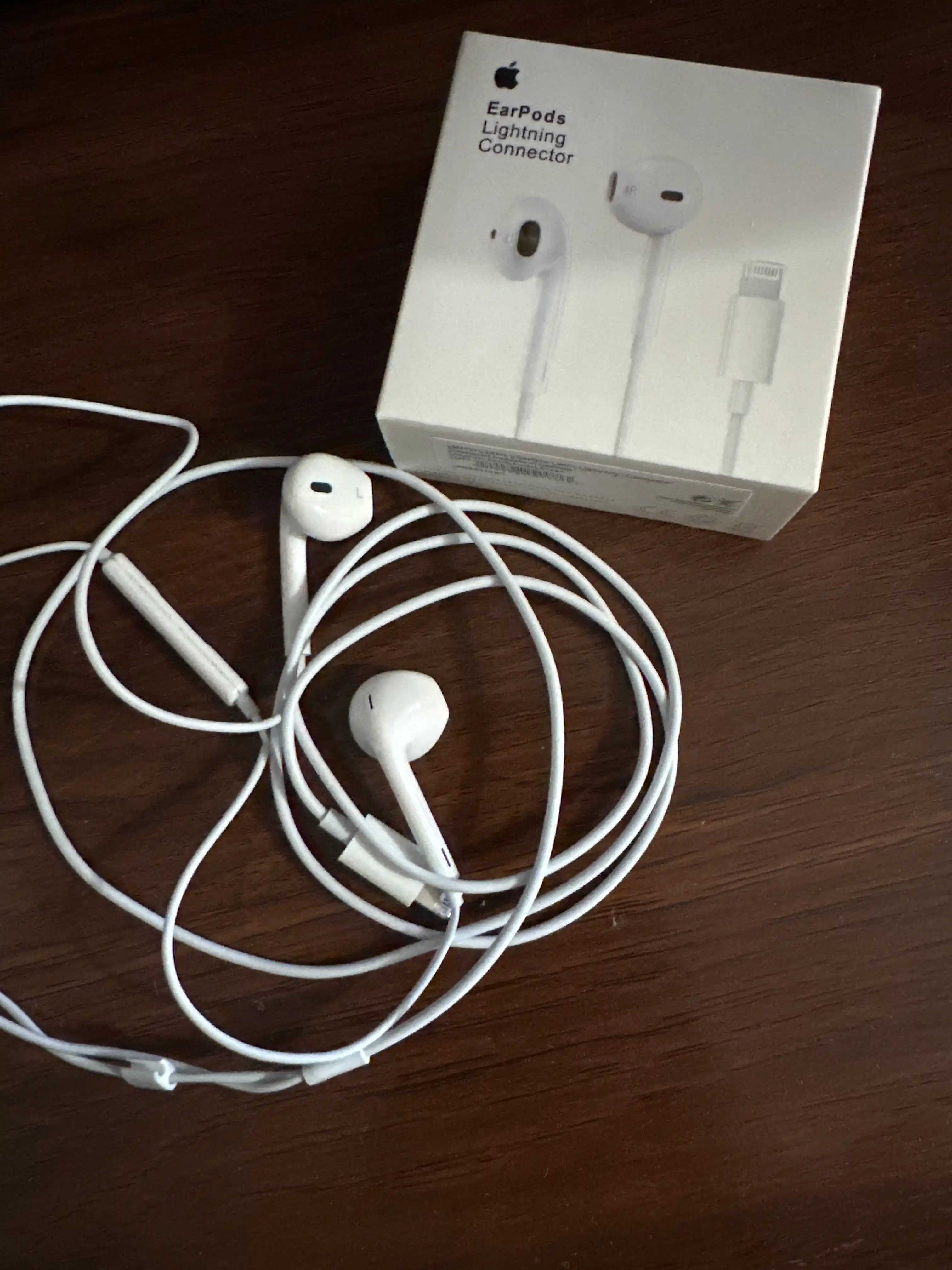 IPhone uchun oq simli quloqchin, Lightning, mikrofonli