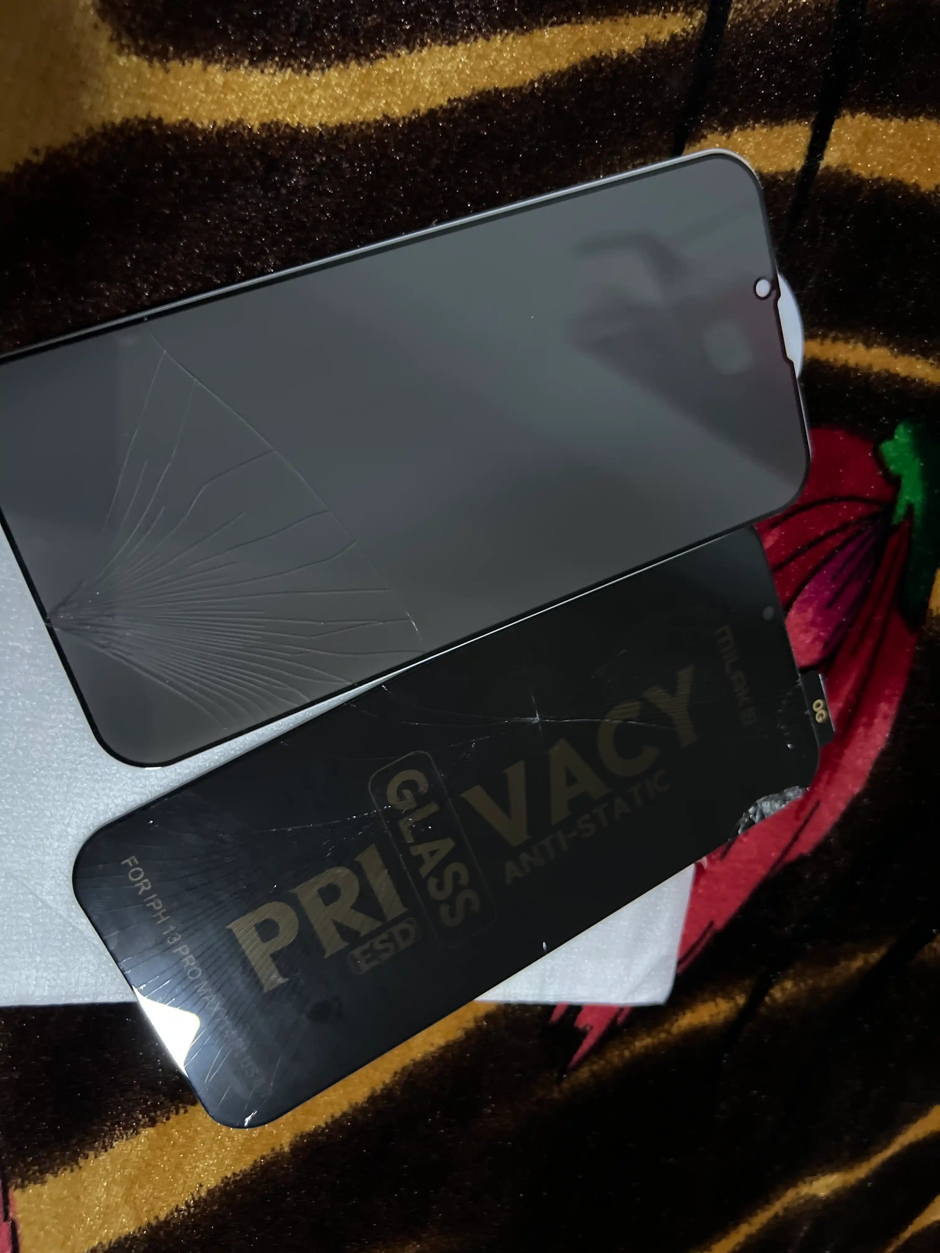 iPhone 6s, 7, 8, SE, 11, 12, 13, 14, 15, XR, XS, Pro, Max, Plus, mini uchun josusga qarshi himoya oynasi