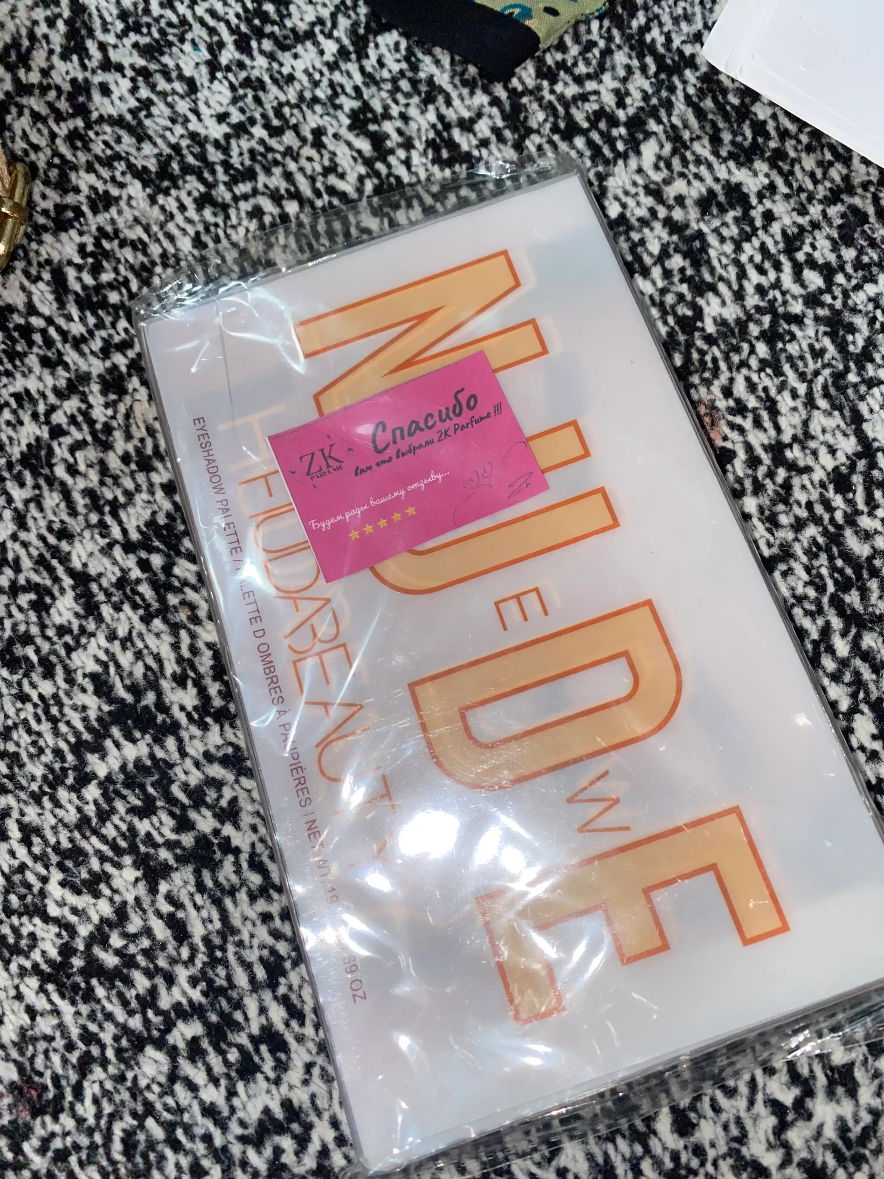 Тени для век Huda Beauty NUDE, 18 разных цветов