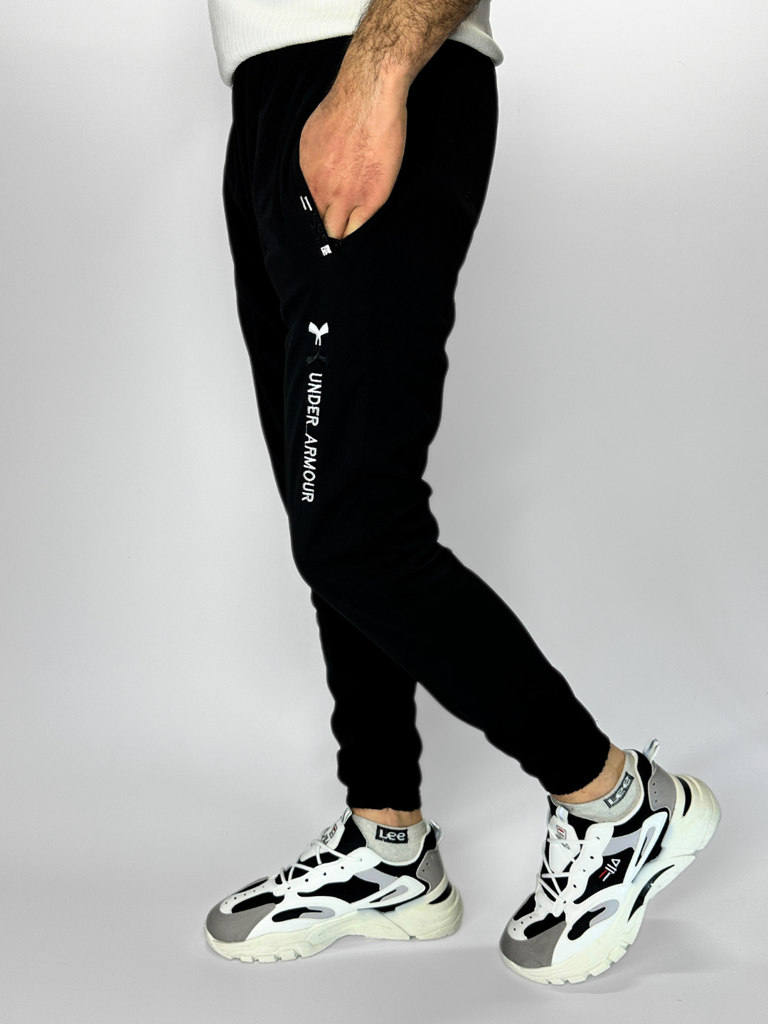 Qizlar va trans Obidagi toshda jinsiy aloqa