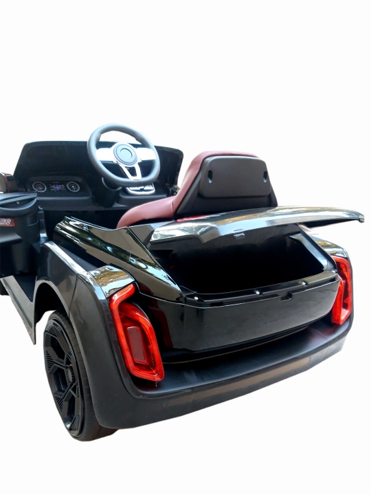 Bolalar elektromobili, radio orqali boshqariladigan pult bilan