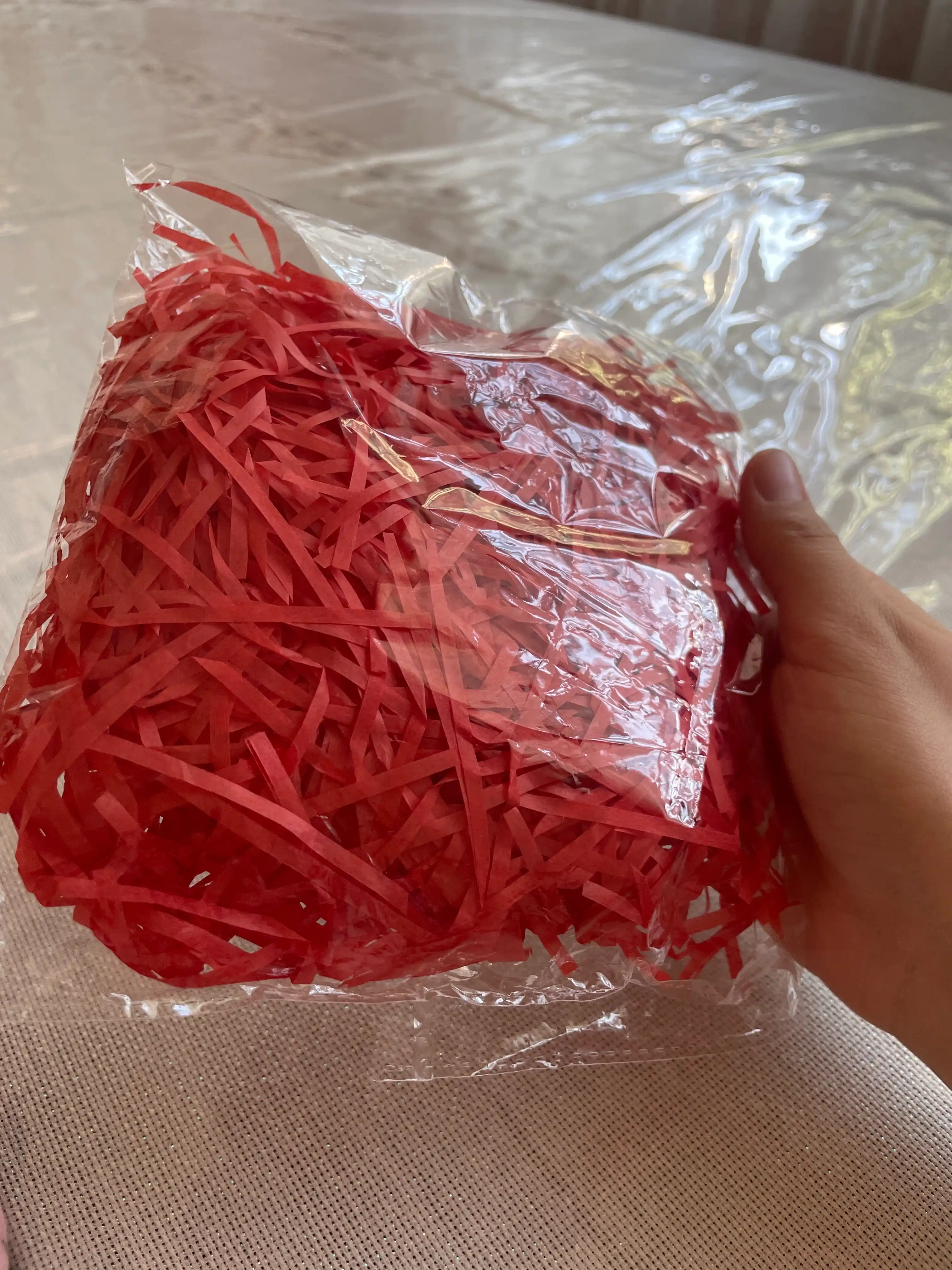 Sovg'a qadoqlash uchun rangli qog'oz parchalari, 20 g