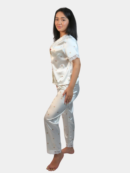 Olcha gulli pijama to‘plami,(3 tasi 1da).Nafis qizlar va ayollarga. M, L, XL, 2XL o‘lcham