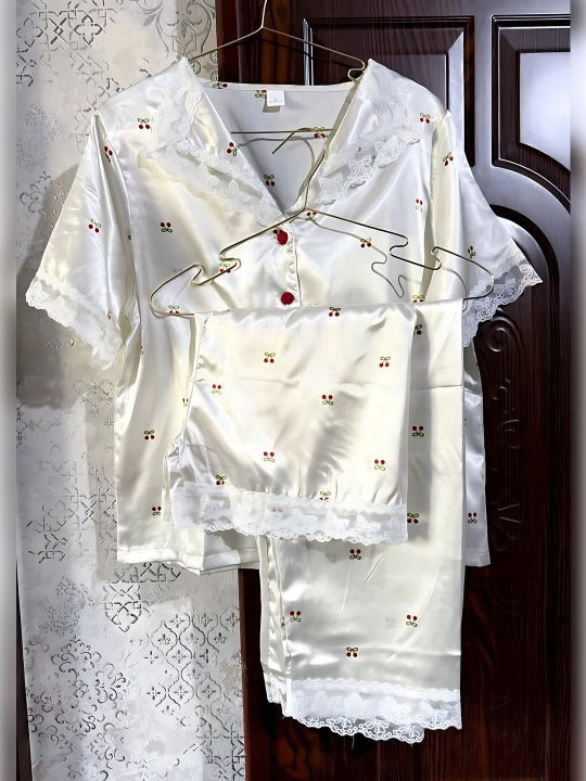 Olcha gulli pijama to‘plami,(3 tasi 1da).Nafis qizlar va ayollarga. M, L, XL, 2XL o‘lcham