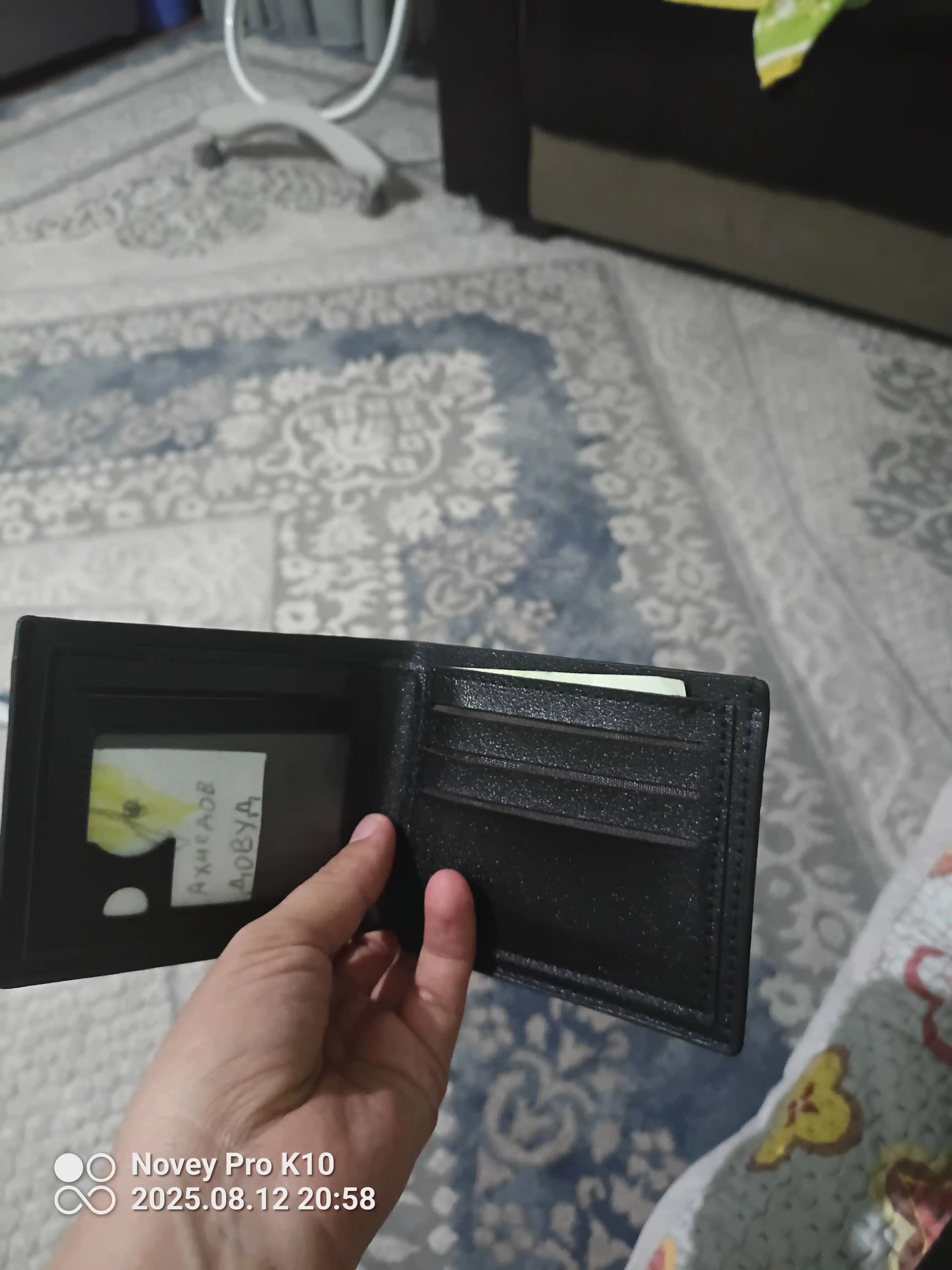 Erkaklar hamyoni, 12 sm x 10 sm o‘lchamdagi portmone