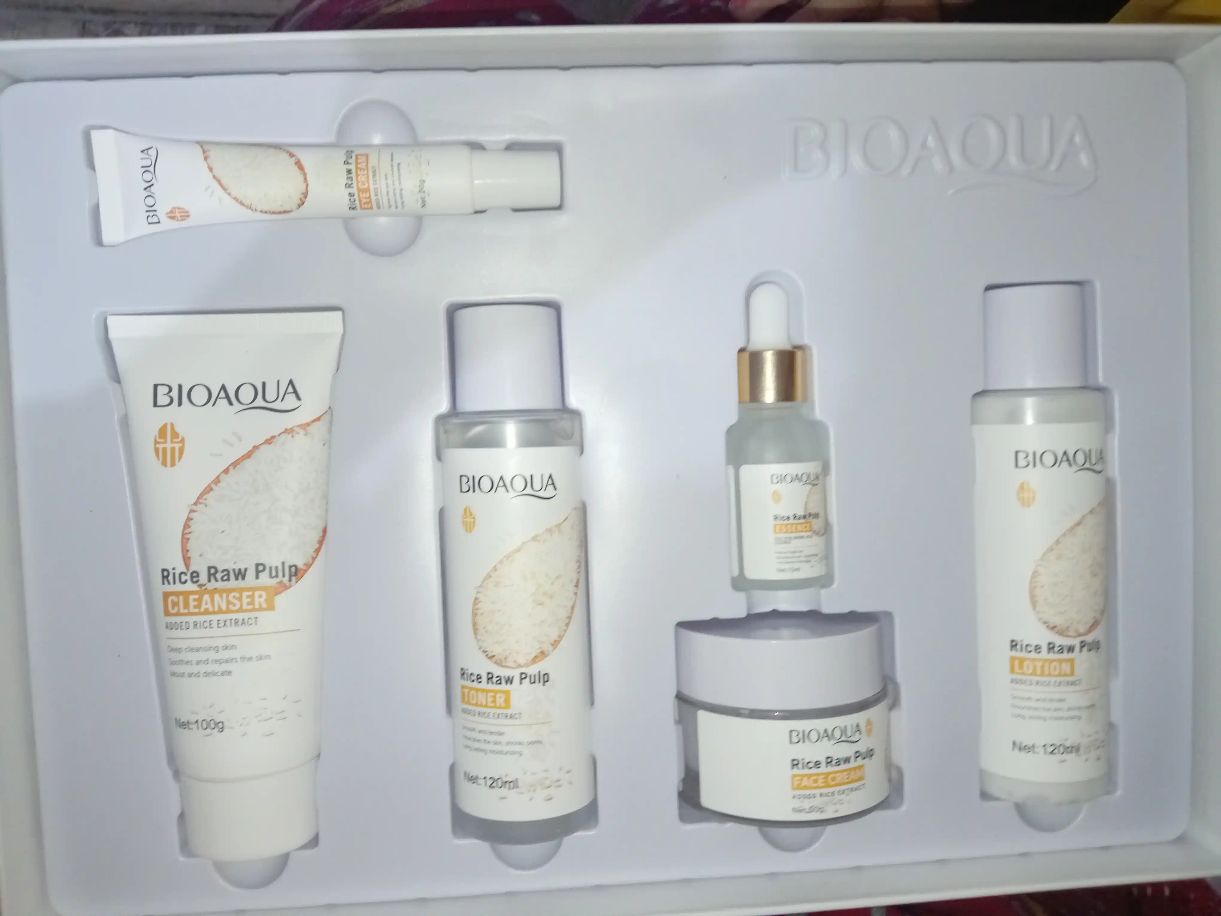 Bioaqua yuz uchun kosmetika toplami 6 tasi 1 da, krem koz atrofidagi,emulsiya,serum, tonik