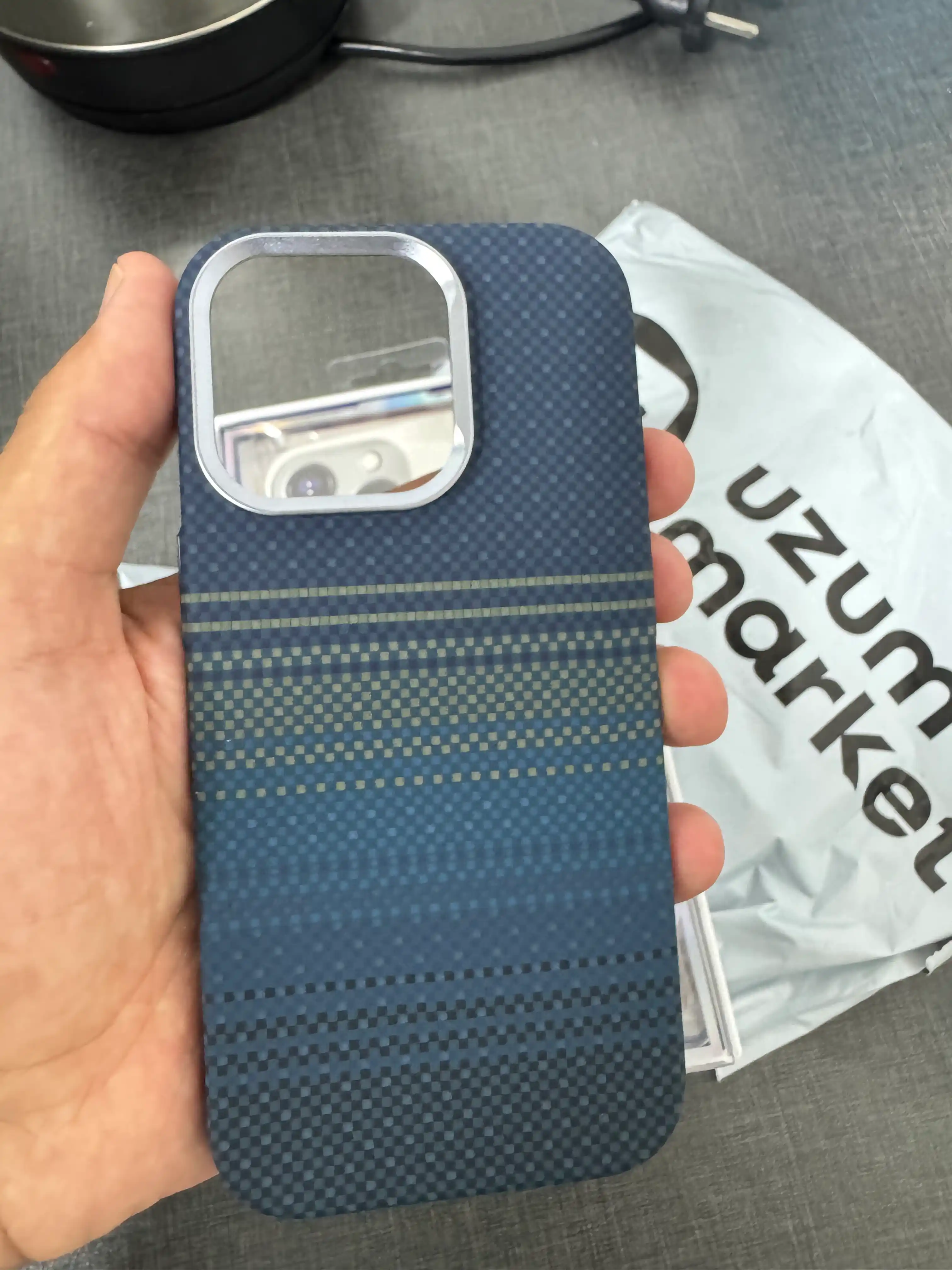 Чехол для iPhone 13, 14, 15, 16, 17 Pro, Max с MagSafe имитация карбона