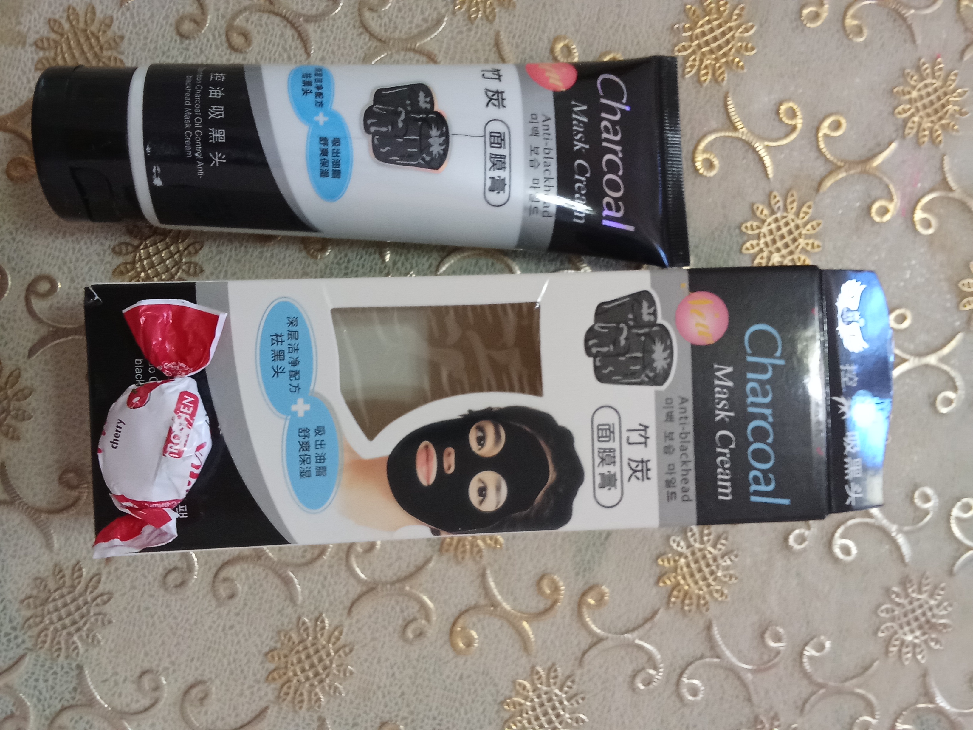 Charcoal Mask Yuz uchun husnbuzarlarga qarshi ko‘mirli niqob, oqartiruvchi, qora, 130 g