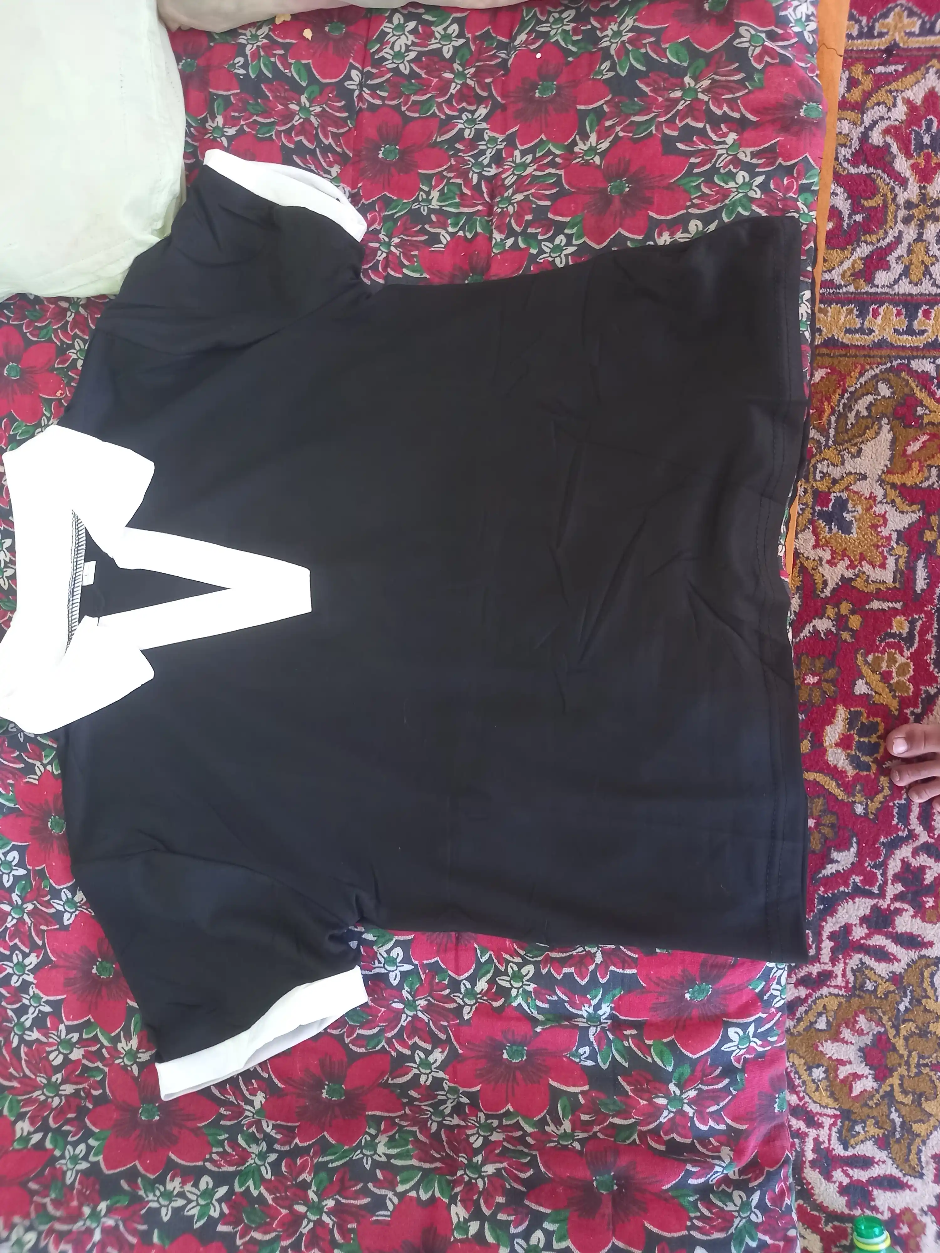 Ayollar polo futbolkasi