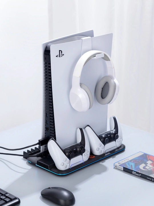PlayStation 5 sovutgich tagligi, joystiklar uchun o‘rnatilgan quvvatlash moslamasi