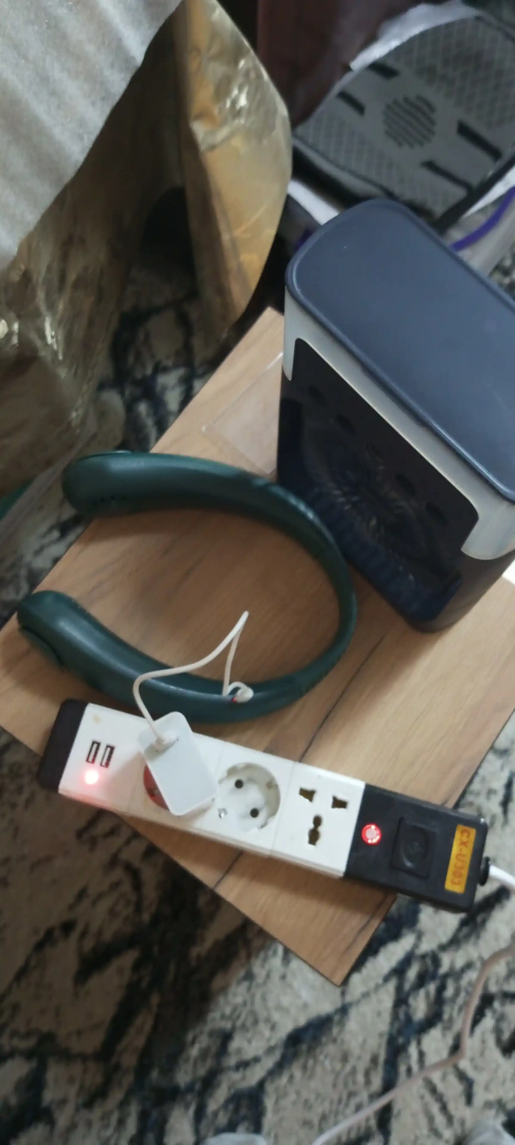 Portativ simsiz mini bo'yinli fan USB zaryadlovchi bilan