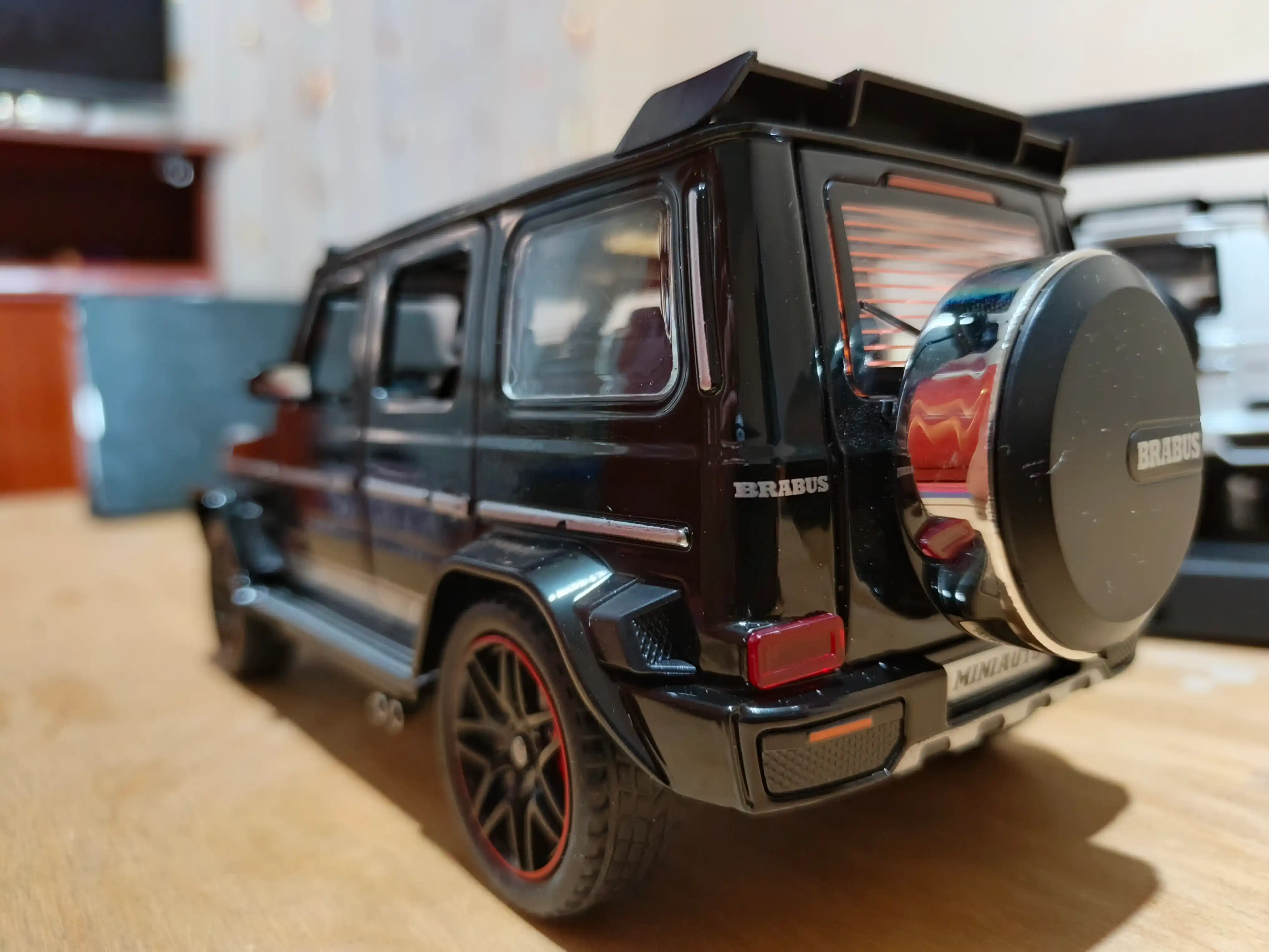 Металлическая машинка Mercedes-Benz G-Brabus G800 1:24