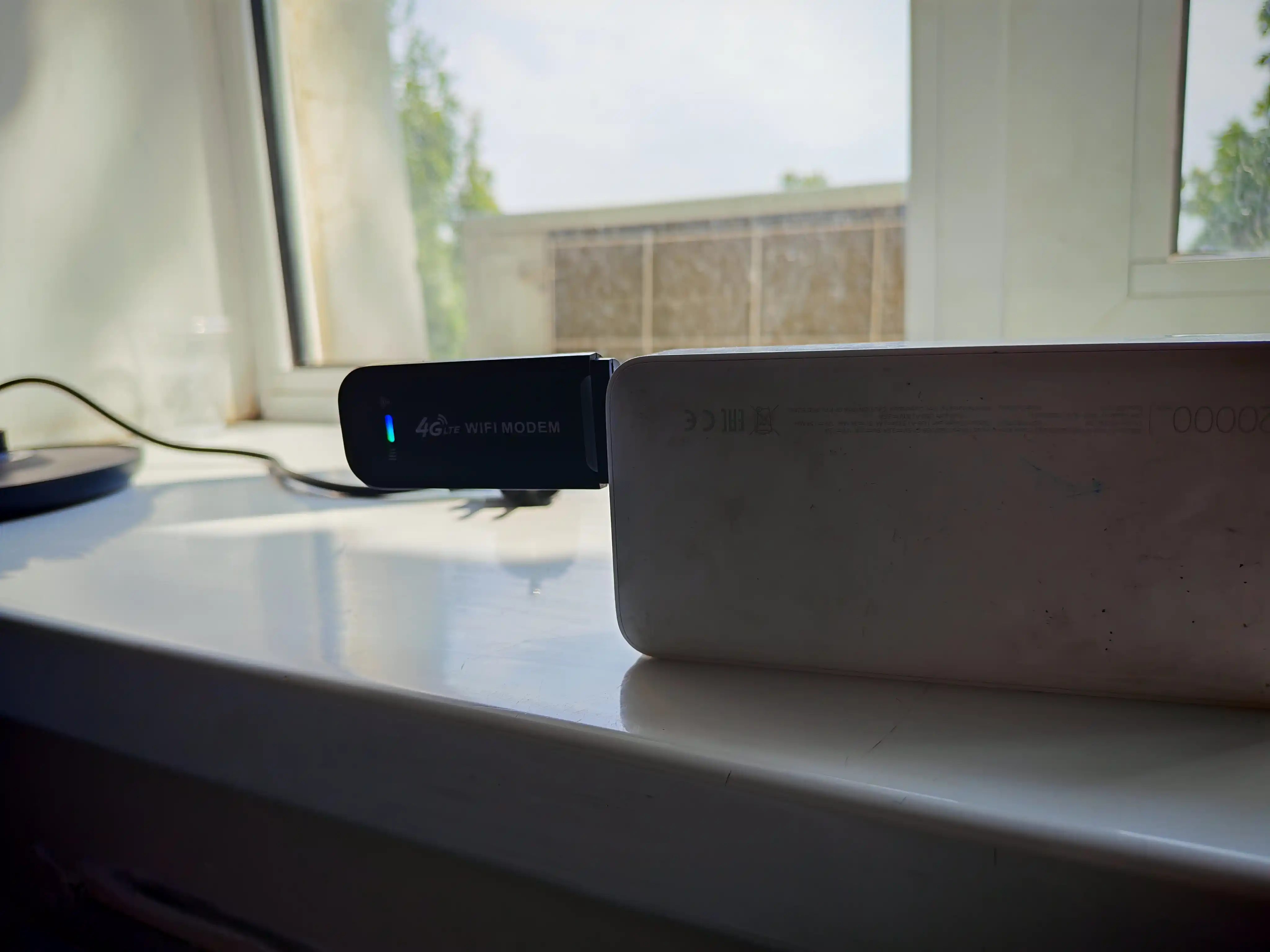 4G USB modem, SIM-кartali Wi-Fi router, hotspot, internet tarqatuvchi qurilma