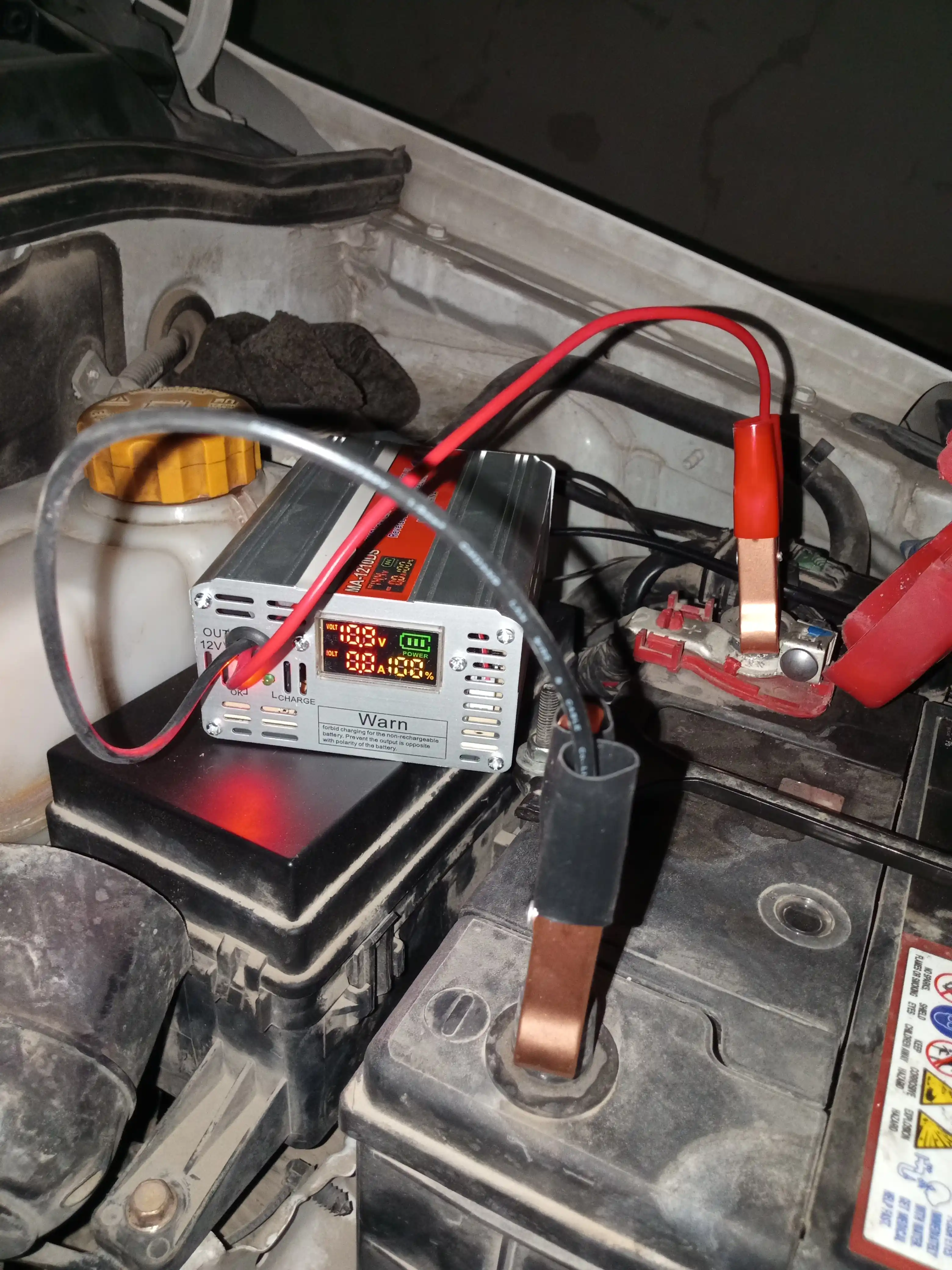 Avtomobil akkumulyator uchun zaryadlovchi qurilma 12V/10A