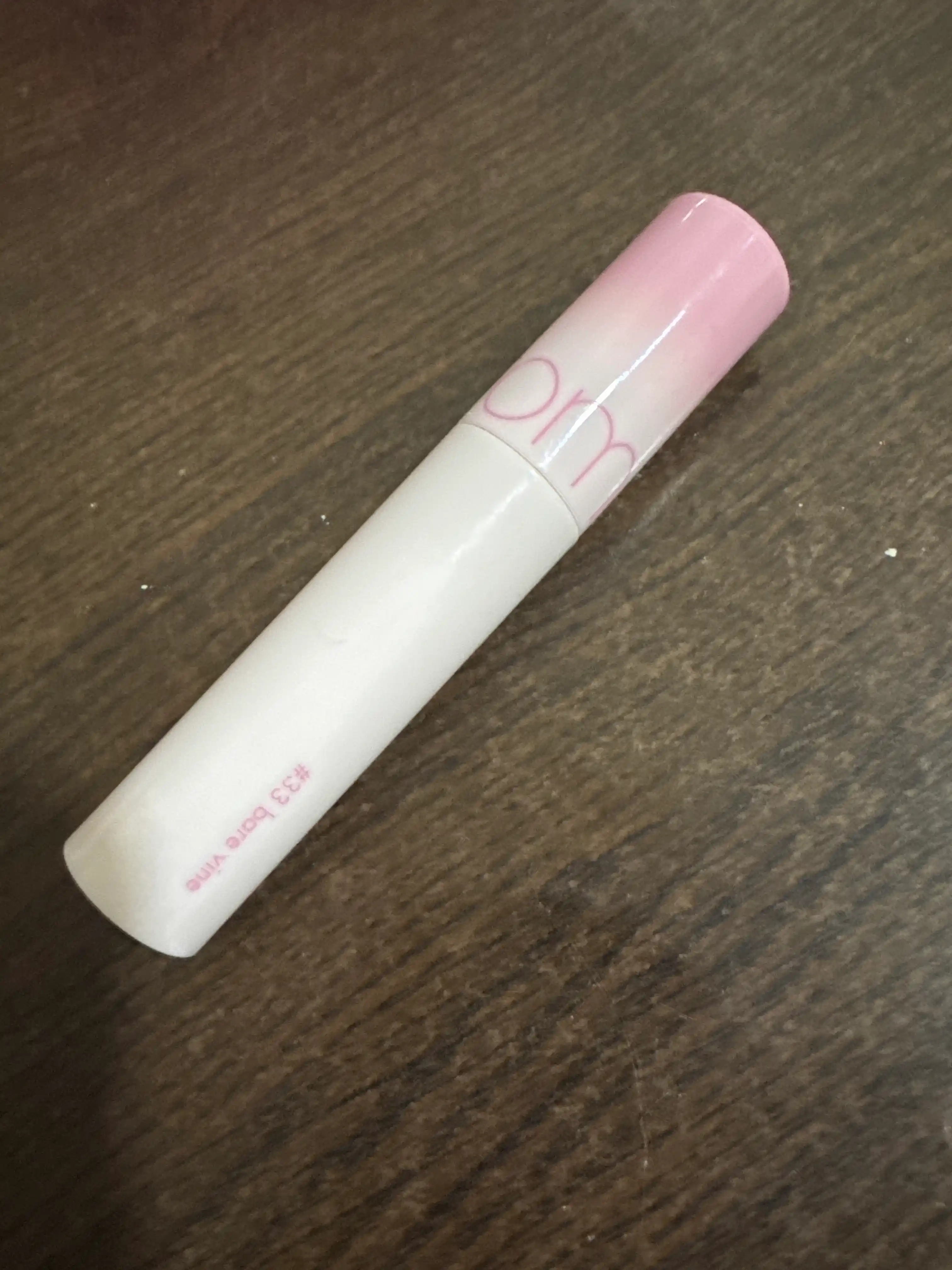 Uzoq muddatli porloq lab bo'yog'i rom&nd Juicy Lasting Tint