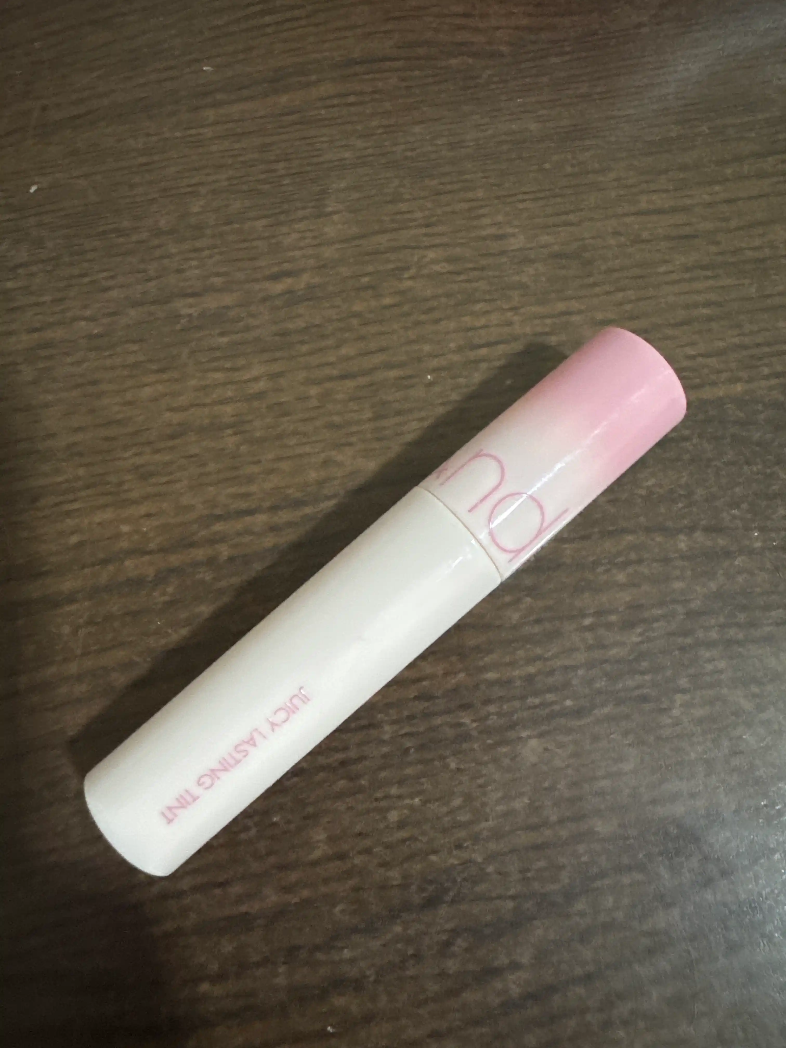 Uzoq muddatli porloq lab bo'yog'i rom&nd Juicy Lasting Tint