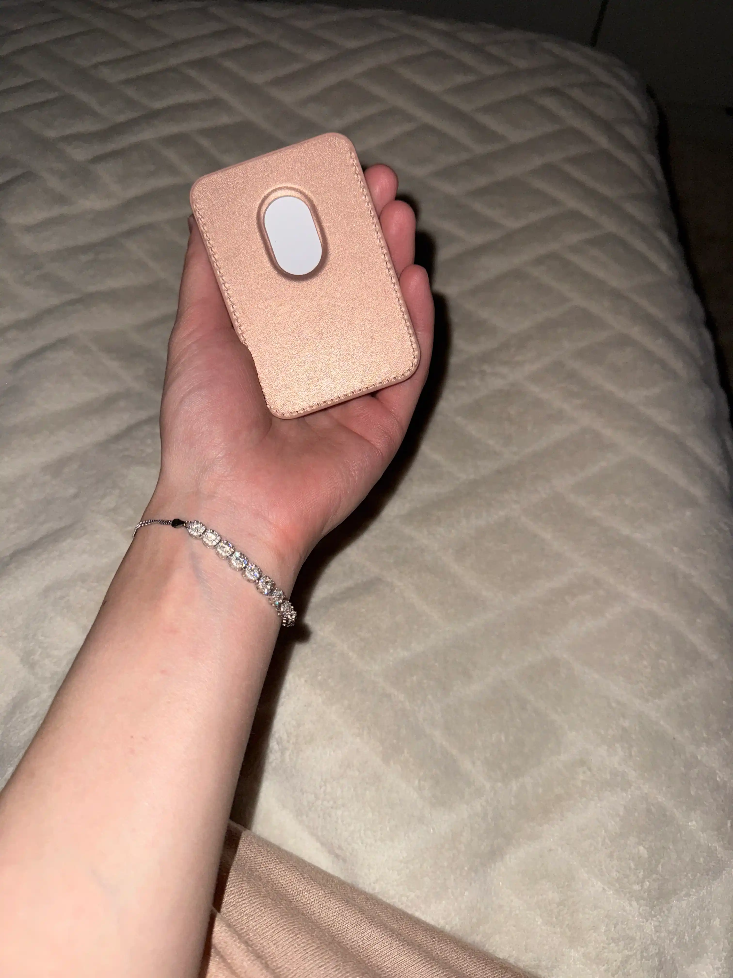 iPhone uchun MagSafe kartxolder, bank kartalari uchun