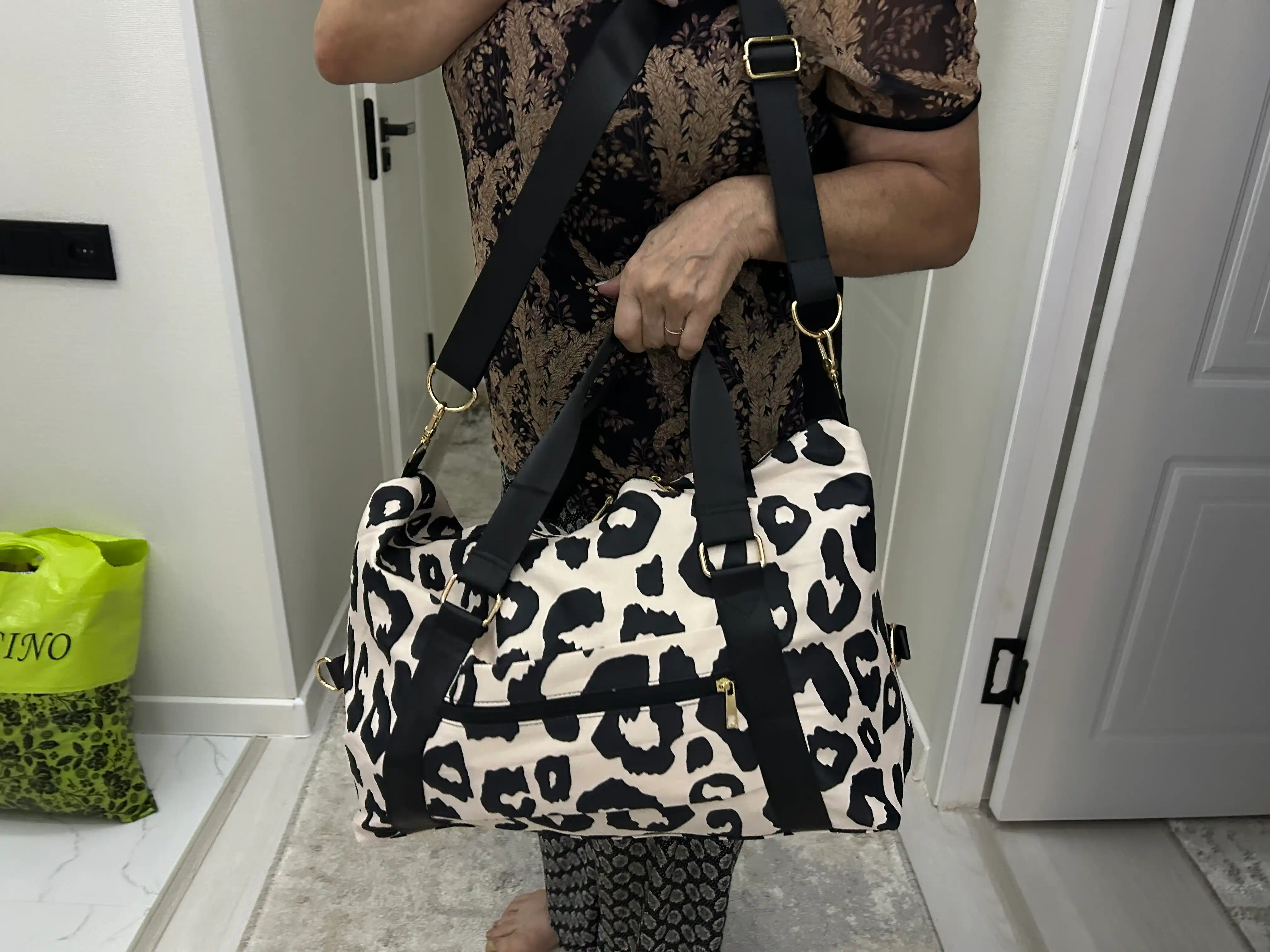 Fitness, basseyn, sayohat uchun ayollar uchun sayohat, sport, leopard sumkasi