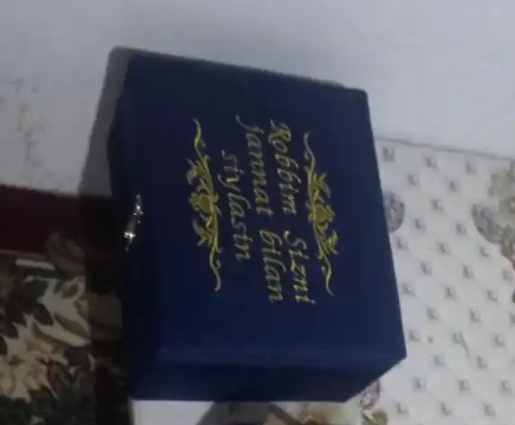 Diniy to'plam ibodat , Arabcha Qur'oni kitobi, joynamoz, tasbeh, zam zam - sovg'a qutisida
