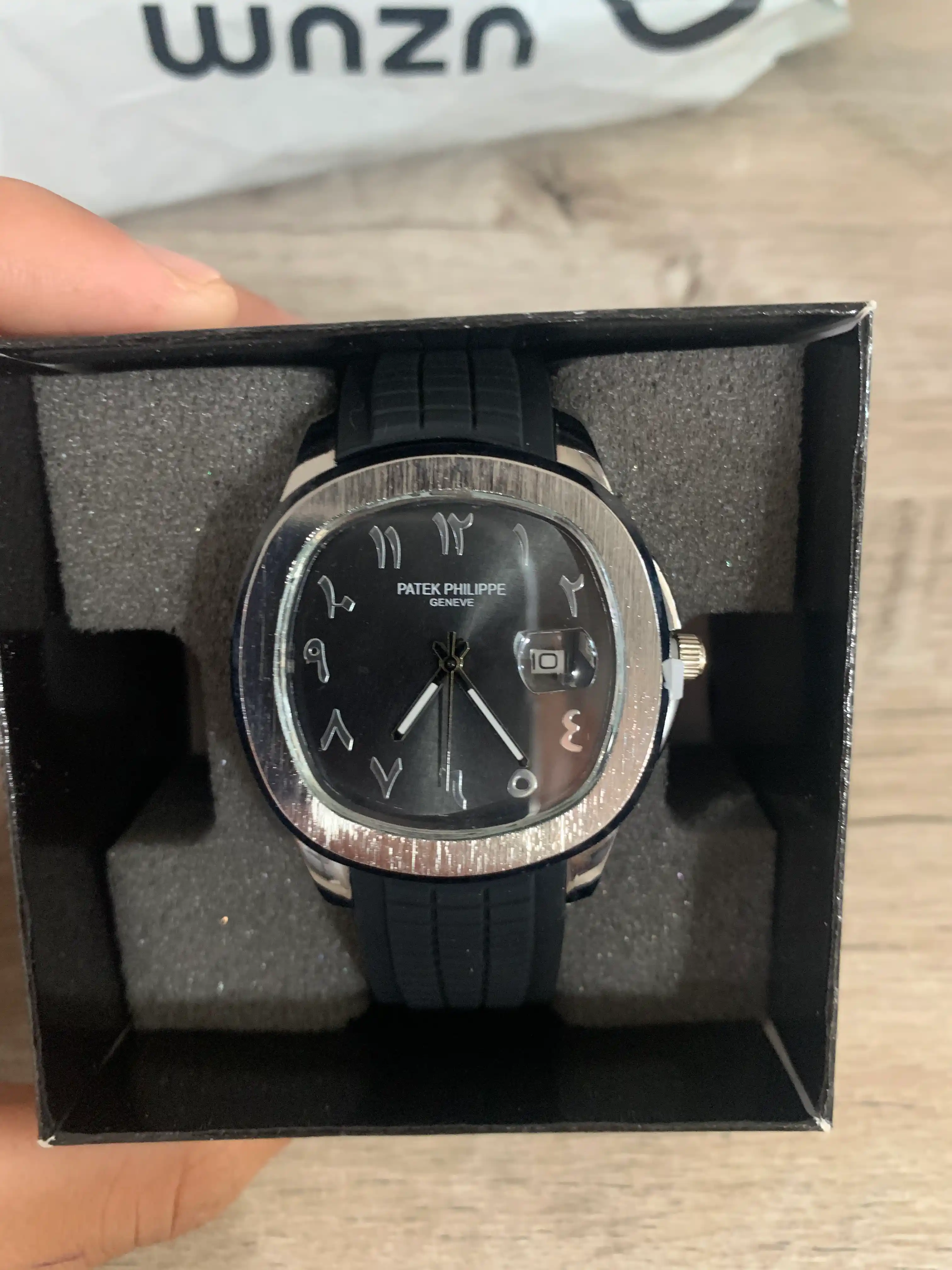 Erkaklar uchun Patek Philippe naqshli qo'l soatlari, sovg'a o'ramida