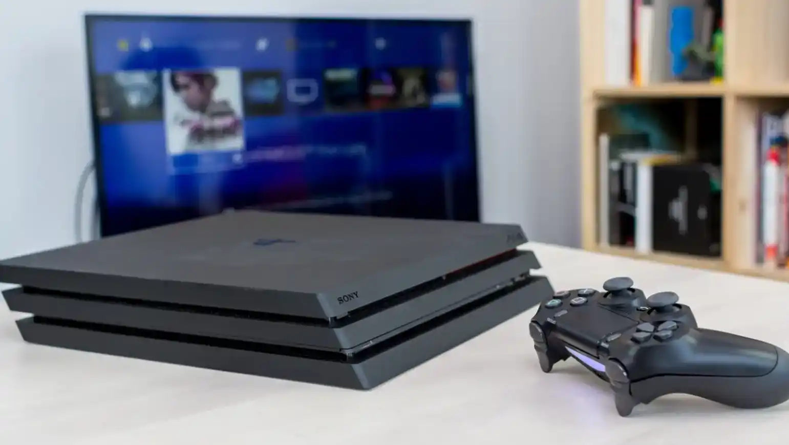 Playstation 4 Pro, 1 ТБ, 2 ТБ, с 2 джойстиками, установлены игры 