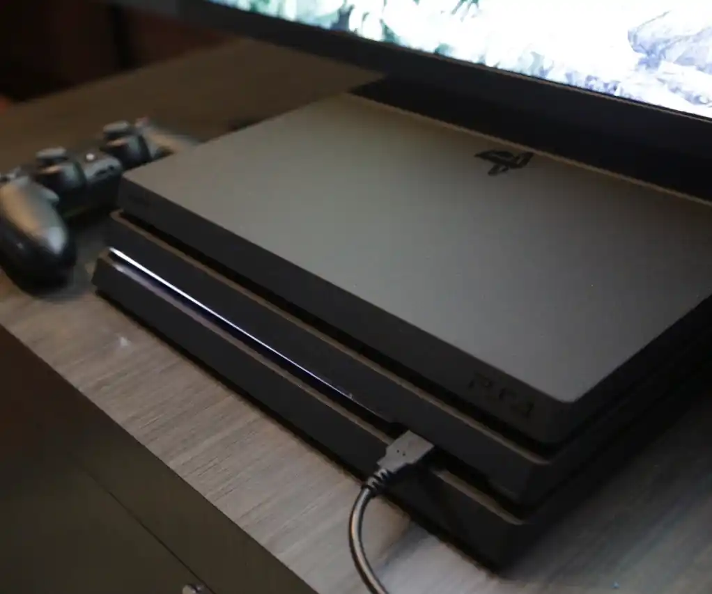 Playstation 4 Pro, 1 ТБ, 2 ТБ, с 2 джойстиками, установлены игры 