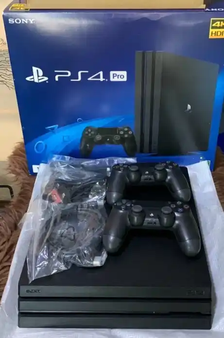 Playstation 4 Pro, 1 ТБ, 2 ТБ, с 2 джойстиками, установлены игры 