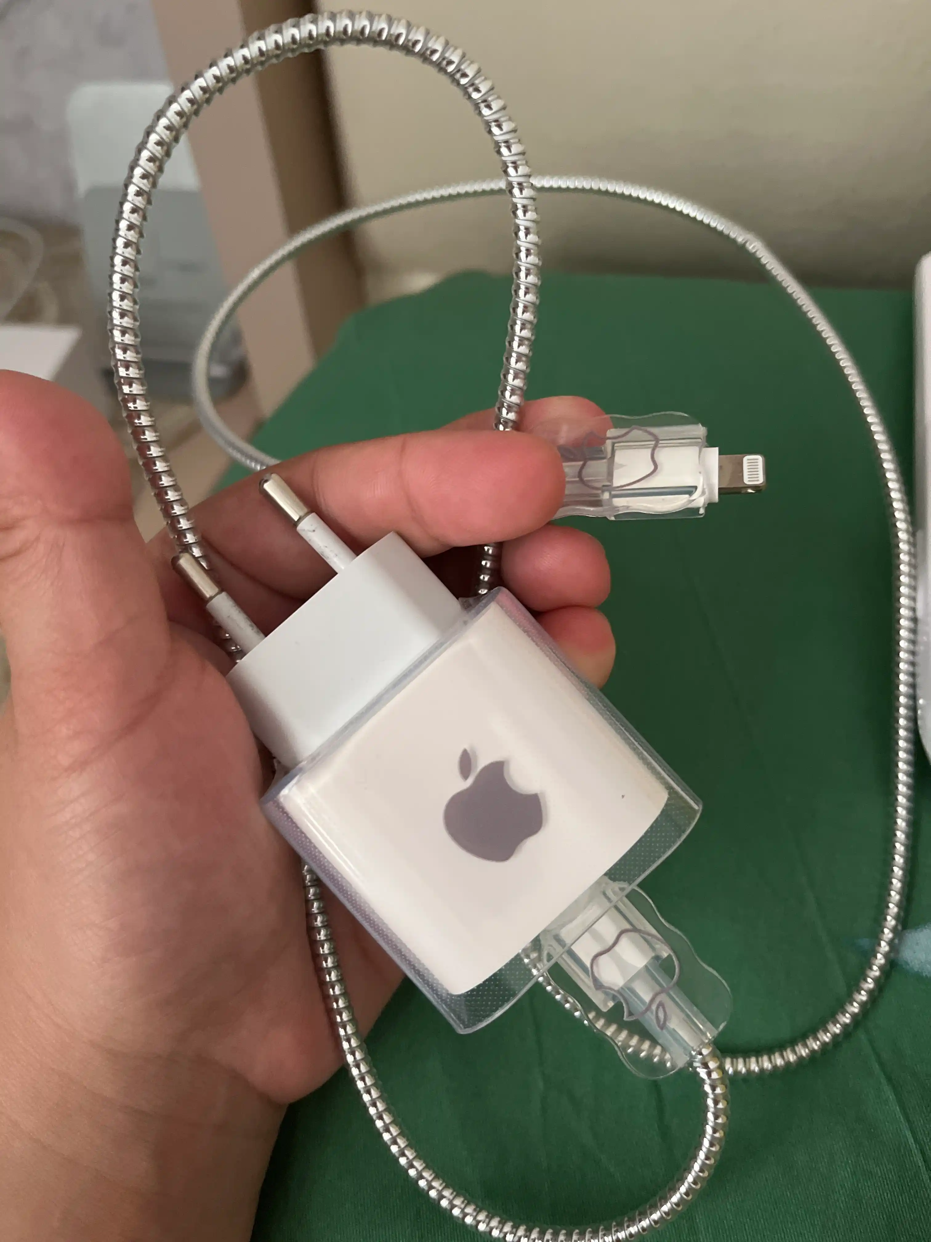 Защитный чехол для зарядного устройства iPhone