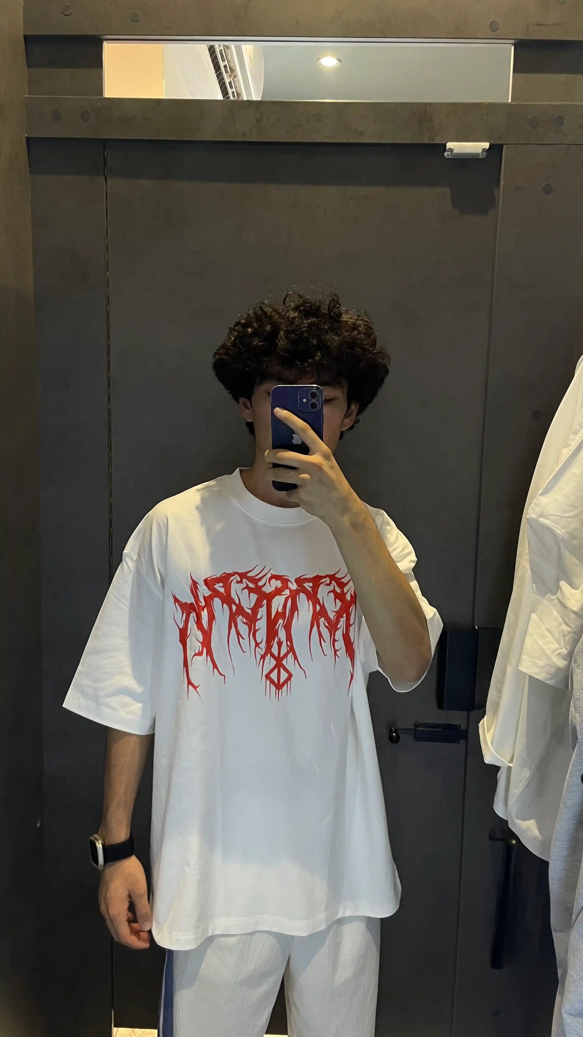 Berserk mavzusidagi oversize futbolkalar