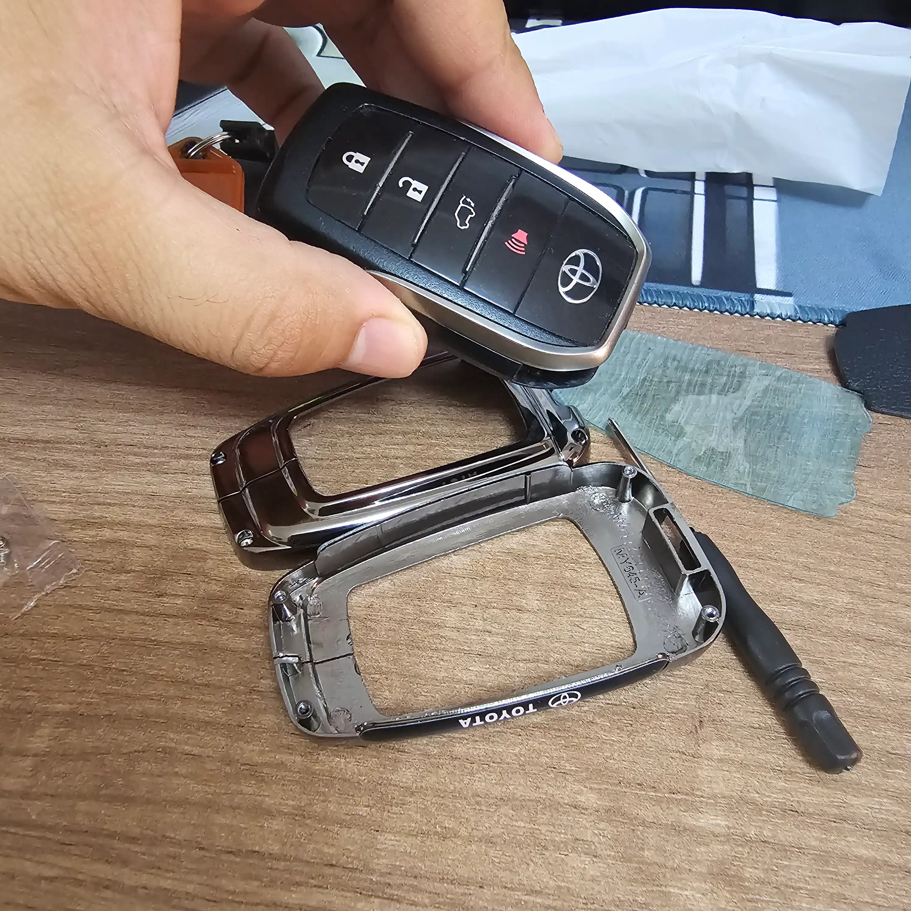 Toyota avtomobili kaliti uchun metal va kojadan qilingan g'ilof